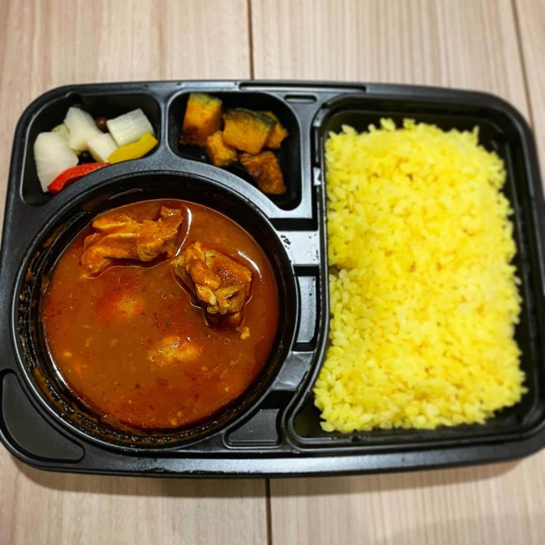 木村ひさしさんのインスタグラム写真 - (木村ひさしInstagram)「最高のおっさんの晩ごはん。 MILLAN  マサラチキンカレー #最高のおっさんのカレー  #最高のおっさんのロケ弁当  #2024チャレンジ第一弾」11月21日 20時15分 - kimura.hisashi