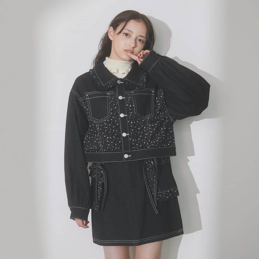 merry jennyのインスタグラム：「【pre orde10%off・point×20】 ㅤㅤㅤㅤㅤㅤㅤㅤㅤㅤㅤㅤㅤ 11/17(fr/) 12:00 〜 11/21(tue) 23:59 official web store RUNWAY channel にて pre order 10%OFFを開催中‼︎ さらに！point up×20・送料無料！  topのURLから⇨  @merryjenny_instagram  ぜひcheckして下さいね！  〇 petit flowerコンビデニムジャケット col : indigo / black ¥13,750 (tax in)  〇 petit flowerフリルポケットミニスカート col : indig / black ¥9,900 (tax in)  #merryjenny #メリージェニー  #2024ss #spring #urara #ガーリーコーデ #春コーデ  #セットアップ #デニムコーデ」
