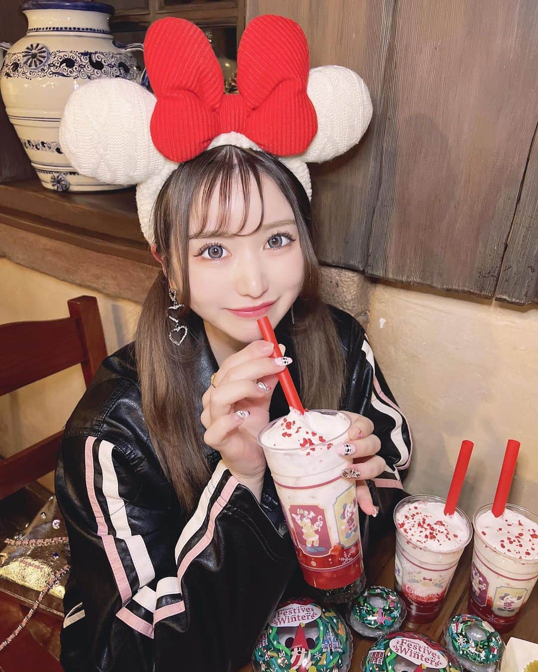 のインスタグラム：「リルリンリン🎶 * * #ディズニーコーデ #ディズニー #ディズニーシー #ディズニー #ディズニーカチューシャ #東京ディズニーシー #クリスマスディズニー #ディズニークリスマス #リルリンリン #disney #disneysea #tds #christmas #christmasdisney #disneychristmas #fyp #コンカフェ #コンカフェ嬢 #アイドル #キャバクラ #キャバ嬢 #歌舞伎町キャバ嬢」