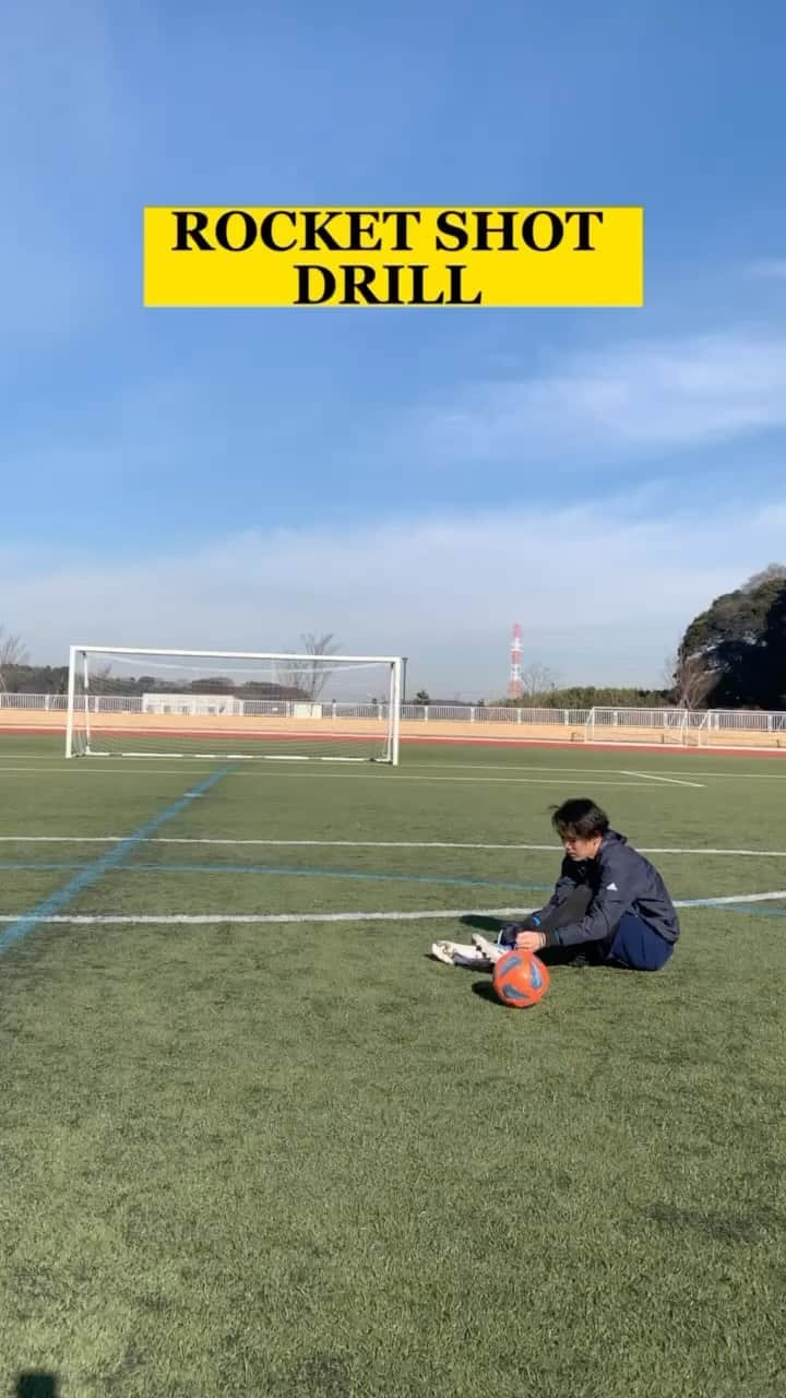 阿部豊のインスタグラム：「Effective rocket shot🚀⚽️#soccer #football #futebol #futbol #tutorial #soccerdrills #footballskills #サッカー」