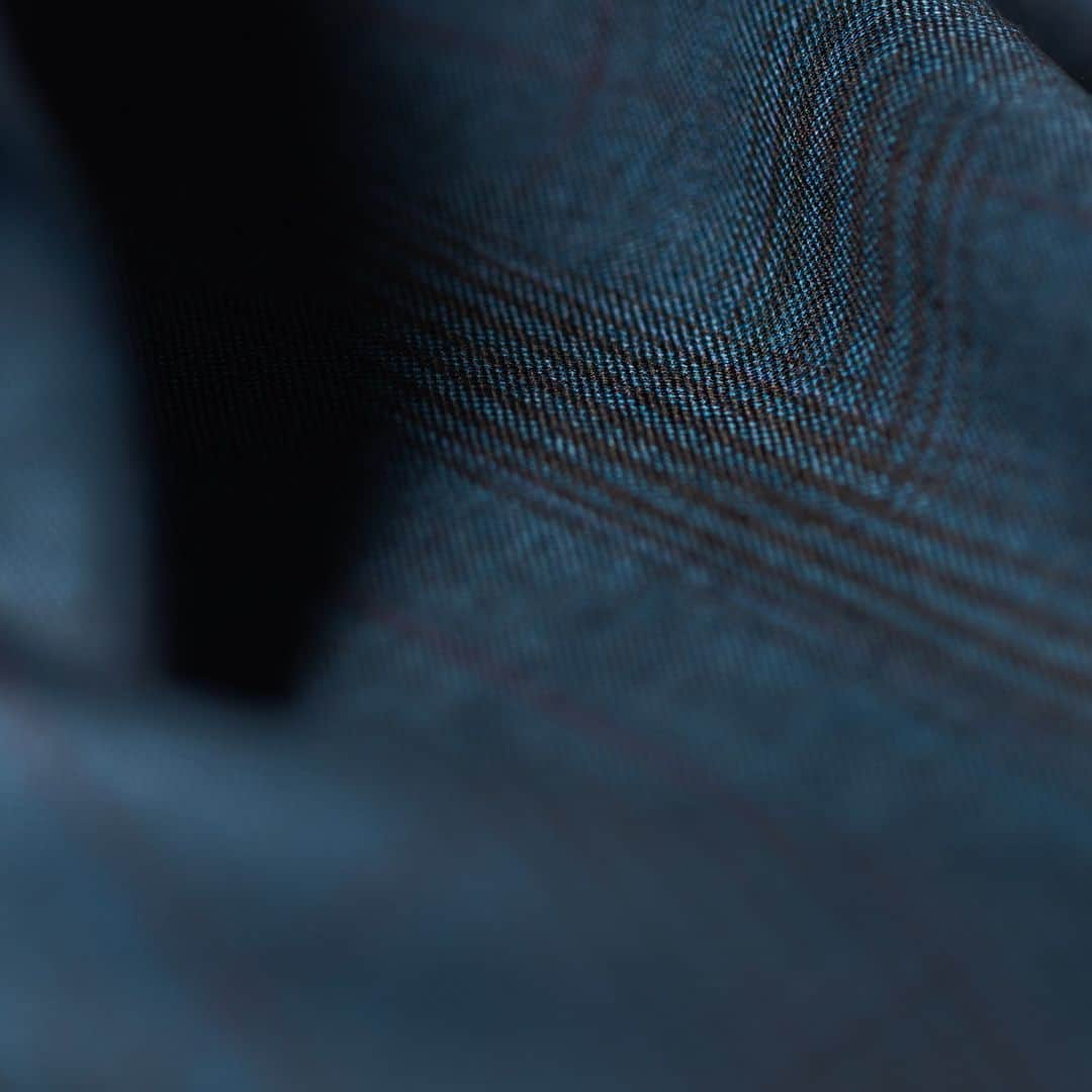 ドーメルのインスタグラム：「Meticulous craftsmanship and attention to details at all level are required to produce a collection like our 15 POINT 7.  Ref : 843434  #dormeuil #luxurytailoring #tailormade #luxuryfabrics #bespoketailoring #luxurynaturalfibers #ethicalcloth #sustainablefashion #sustainableluxury #1842paris #15point7」