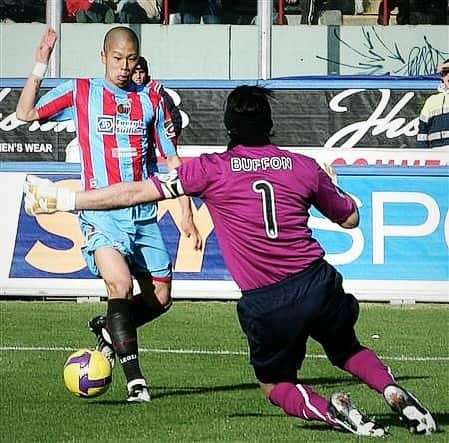 森本貴幸のインスタグラム：「No.1  #buffon #catania #juventus #0809 #world #no.1 #goalkeeper @gianluigibuffon」
