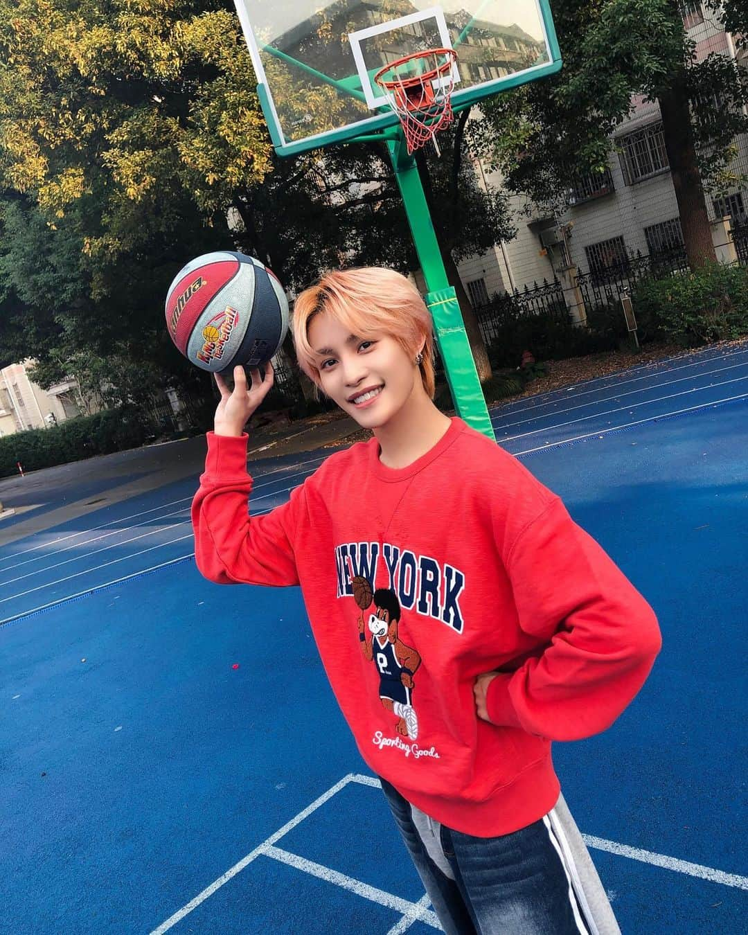 Way Vさんのインスタグラム写真 - (Way VInstagram)「🐑🏀😃  #YANGYANG #扬扬 #양양  #WayV #威神V  #PoppinLove #心动预告  #OnMyYouth  #WayV_OnMyYouth」11月21日 15時04分 - wayvofficial