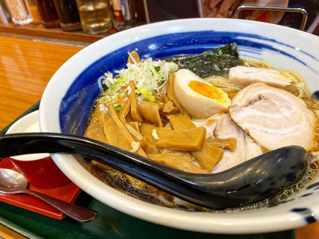 宮本侑芽のインスタグラム：「らーめん！らーめん！  うううう仕事で悔しいことがありんして... ラーメンで紛らわすでござる🥷  悔しいと思えるうちはまだまだ伸びるぞお！！  ぐうううがんばるんだからあああああ！！  #直久」