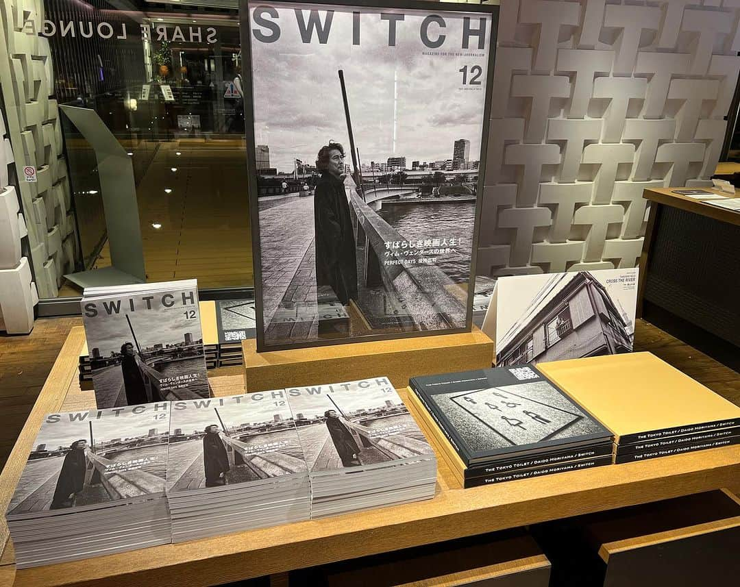 SWITCHのインスタグラム：「代官山蔦屋書店にて雑誌「SWITCH」映画『PERFECT DAYS』特集と森山大道写真集『THE TOKYO TOILET』を展開中。映画はどのようにして生まれたのか。役所広司の思いとは。森山大道の撮る硬質なモノクロームの世界が伝えます。ぜひお手にとってご覧ください。  #PERFECTDAYS #ヴィムベンダース #役所広司 #森山大道 #wimwenders #kojiyakusho #daidomoriyama #switch_magazine」