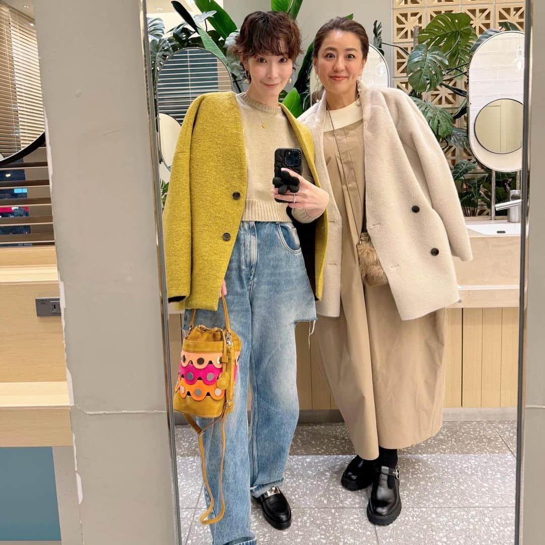 keikobun34さんのインスタグラム写真 - (keikobun34Instagram)「▶︎  昨日はやっと @tomoko_u_111  ともちゃんに会えた♥︎  色んな話しして、 色々教えてもらって、 楽しかった♡  ――――――――――――  今週  11/24FRY 11/25SAT  SPECIAL MARKETIE が @大阪心斎橋 calmspace  で開催されます‼︎ ともちゃん以外にも、 ブランドディレクターさん、 ヘアメイクさんetcによる、 それぞれの私物や ファミリーセールでの出品です☆  ［出品者］ @tomoko_u_111 @tomomi.takezawa54 @ayamihigoy @hairmake_yoshimi @yuichi.enishi @yarazu_no_ame  [FAMILY SALEI @alanmade_アーカイブ雑貨の出品 @cachette store 服のセレクトショップ  ［展示販売］ @sync_official_新作含む、 全商品お持ち帰り可能。  甲場所,大阪心奈橋 Calm space 南舩場 大阪市中央区南船場4-9-14 第一丸米ビルB1F 血地下鉄 心斎橋駅より徒歩6分 本町駅より徒歩8分  良い商品がお安く手に入るので、 ぜひ行ってみて下さい‼︎  私も初日に行きます。 1人でも全然大丈夫ですが、 不安な方はDMくだされば ぜひ一緒に行きましょう♡  ――――――――――――  #アラフィフ#アラフォー #アラフォーライフ#アラフィフライフ #ミセスモデル#モデル仲間 #アラフォーモデル#アラフィフモデル #specialmarket #フリマ」11月21日 15時21分 - keikobun34