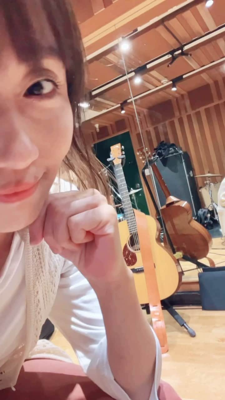 矢井田瞳のインスタグラム：「チェックワンツー サウンドチェック中〜 音楽すると元気出る😉✨」