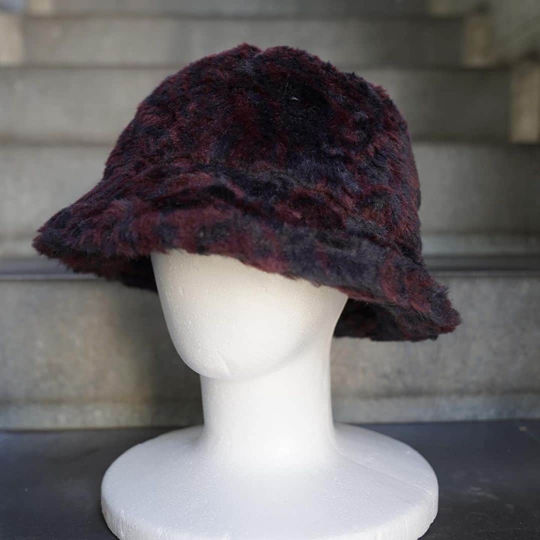 のインスタグラム：「. [NEEDLES] BERMUDA HAT - ACRYLIC FUR / PAISLEY.  〈NEEDLES〉では定番のバミューダハットを、ボリュームのあるファー素材で制作。 見た目にも温かみのある仕上がりです。 ファー素材特有の柔らかな柄の表現も魅力的なアイテムです。  -  #mawsapporo #MāW #insonlinestore #needles #sapporo #hokkaido #23aw」