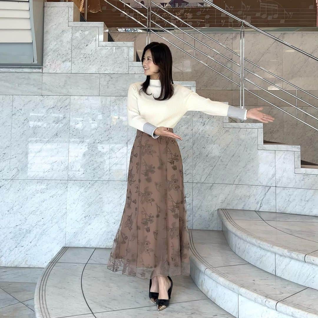 松下由依のインスタグラム：「どうぞどうぞどうぞ  #衣装 #コーデ #fashion #code  #アナウンサー」