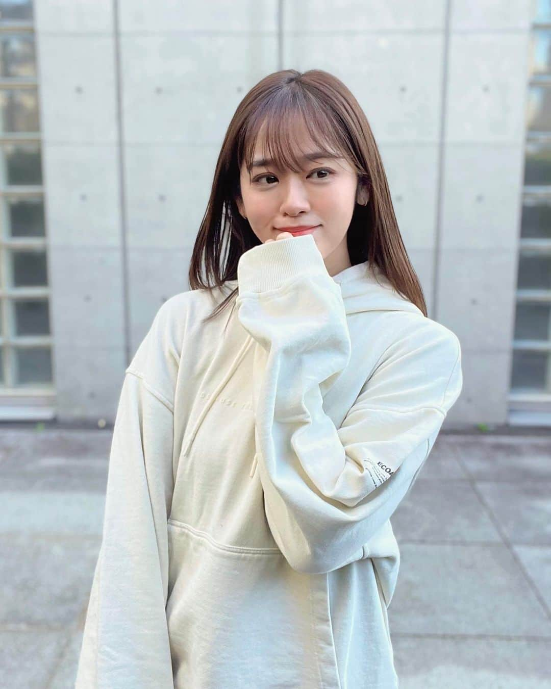 池田裕子さんのインスタグラム写真 - (池田裕子Instagram)「ヨーロッパ発のサステナブルファッションブランド【ECOALF】 @ecoalf_japan  2009年の創業よりリサイクル素材や環境負荷の低い天然素材のみを使用し、スタイリッシュで機能的なコレクションが特徴✨ 着ること・楽しむことで、環境保全に貢献しているブランドだよ。  11月28日まで、伊勢丹新宿店 本館1階 イセタンリーフにてポップアップストアを開催中！ 品揃え充実していました！  私のchoiceしたフーディーは首元の立ち上がり具合や袖にあるワンポイントがかわいい🩷 大き目が好きなのでMサイズにしました！  ユニセックスアイテムがほとんどなので、男性にも女性にもおすすめです✌️  #PR #Promotion #ecoalf #エコアルフ #BecauseThereIsNoPlanetB #第2の地球はないのだから #サステナブル #サステナブルブランド #サステナブルファッション」11月21日 15時49分 - kurimushiyoukan