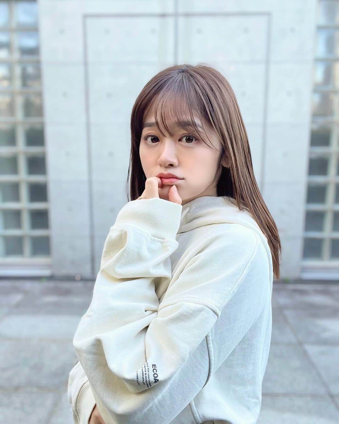 池田裕子のインスタグラム：「ヨーロッパ発のサステナブルファッションブランド【ECOALF】 @ecoalf_japan  2009年の創業よりリサイクル素材や環境負荷の低い天然素材のみを使用し、スタイリッシュで機能的なコレクションが特徴✨ 着ること・楽しむことで、環境保全に貢献しているブランドだよ。  11月28日まで、伊勢丹新宿店 本館1階 イセタンリーフにてポップアップストアを開催中！ 品揃え充実していました！  私のchoiceしたフーディーは首元の立ち上がり具合や袖にあるワンポイントがかわいい🩷 大き目が好きなのでMサイズにしました！  ユニセックスアイテムがほとんどなので、男性にも女性にもおすすめです✌️  #PR #Promotion #ecoalf #エコアルフ #BecauseThereIsNoPlanetB #第2の地球はないのだから #サステナブル #サステナブルブランド #サステナブルファッション」