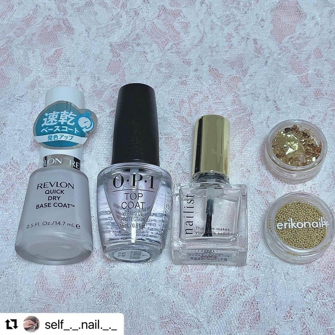 【PLANET NAIL（プラネット ネイル）】公式さんのインスタグラム写真 - (【PLANET NAIL（プラネット ネイル）】公式Instagram)「✰✰✰✰✰✰✰✰✰✰✰ PLANET Girl🪐 @self_._.nail._._ さま♡  PLB18 星屑シャングリラを使った 秋っぽニュアンスネイルデザインのご紹介です😌✨ ╍ ╍ ╍ ╍ ╍ ╍ ╍ ╍ ╍ ╍ ╍ ╍  ニュアンスネイル𓂃 𓈒𓏸    使用ポリッシュᝰ✍︎꙳⋆  ￣￣￣￣￣￣￣￣￣￣￣ @canmaketokyo カラフルネイルズN08 N29 N70 @_squseme_  グロッシーコート グレージュ @pa_nail ワンダーカラー RWN-17 うすめ液base06 @parado_official @parado_nailbu ロージートワイライト @planet.jp PLB18 星屑シャングリラ @chifure_official エナメル細筆タイプ 006  ￣￣￣￣￣￣￣￣￣￣￣   　　　　　 　ニュアンスネイル部分 ____________________ 　N70を一度塗りして、すこし乾いたら金箔を乗せる  　金箔を乗せた部分に重ねるようにRWN-17を少し重ねる  　ロージートワイライトを、薄め液で薄めながら少し乗せる  　上からN70を重ねる  　ちふれの細筆でスキニーフレンチ💅  　　　　　 　他の指  _______ 　グロッシーコートを二度塗り  　ちふれで波ラインを引いて🌊星屑シャングリラを乗せる   　　　　　 　　　　　   　　　　　 　金箔を重ねたり、ピンク系のポリッシュを少し重ねることで  　奥行きが出てかわいい🖼️💖   　　　　　 　それと最近トップコートを２つ使うのにハマってます❕  　opiを使ってからクリスタルコート⭐️  　ちゅるん感増す気がする💖  　ベースコートはレブロンのを新しく買ってみたよ👍🏻  　結構すきかも😊💗持ちも良くなる気がする✨   　　　　　  　寒くなってきたので温かくして体調気をつけようね🧣♡  　　　　　  #selfnail #selfnails  #nailart #naildesign #instanails #nailstagram #polish #polishnail #nailpolish #セルフネイル #ポリッシュネイル #ネイルポリッシュ #ポリッシュ #マニキュア #手元クラブ　#キャンメイクネイル #ワンダーネイル #スキューズミー #PLANETNAIL #PLANETGirl #星屑シャングリラ #プラネットガール2023 #ラメネイル部 #ニュアンスネイル #金箔 #金箔ネイル #秋ネイル #autumnnails」11月21日 15時51分 - planet.jp
