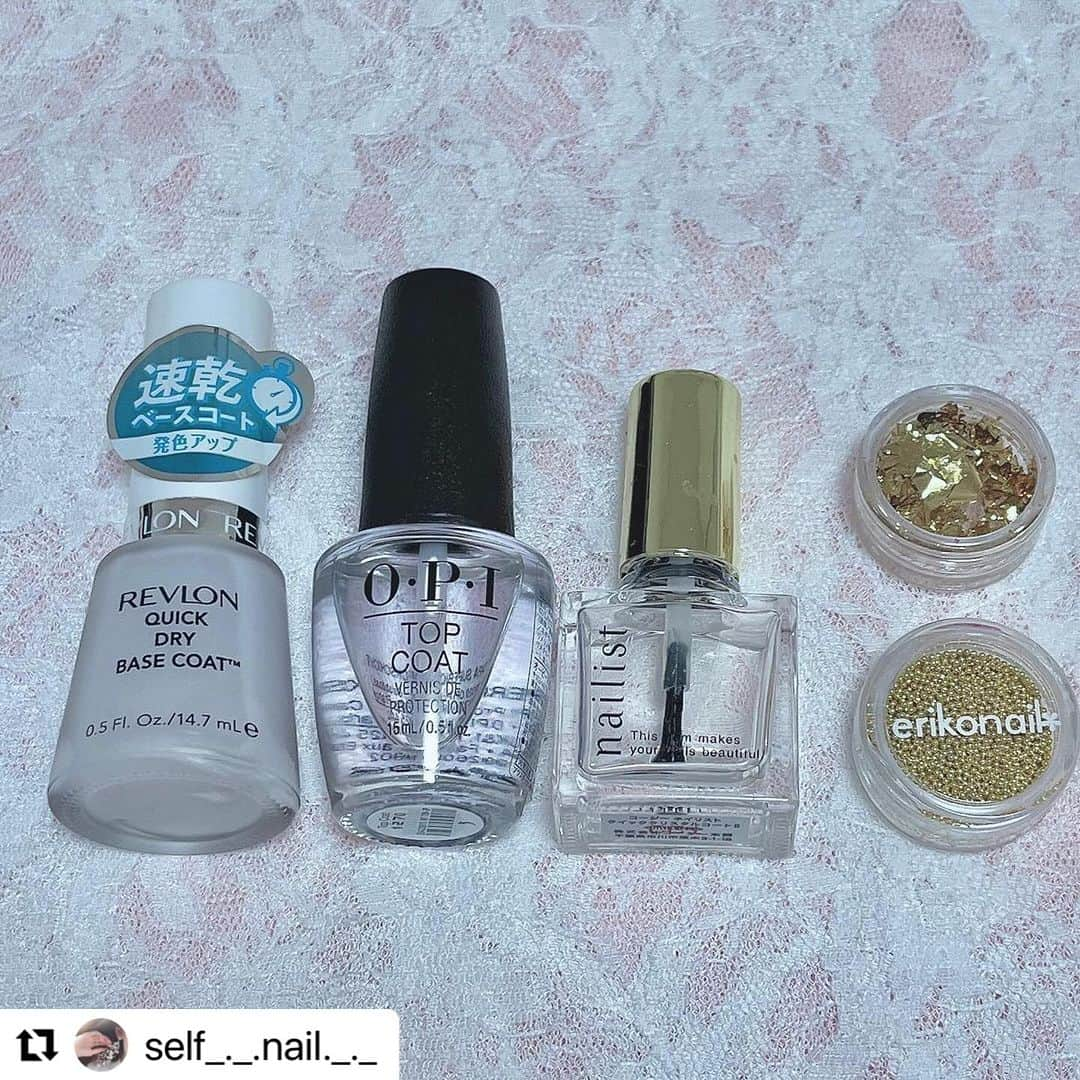 【PLANET NAIL（プラネット ネイル）】公式さんのインスタグラム写真 - (【PLANET NAIL（プラネット ネイル）】公式Instagram)「✰✰✰✰✰✰✰✰✰✰✰ PLANET Girl🪐 @self_._.nail._._ さま♡  PLB18 星屑シャングリラを使った 秋っぽニュアンスネイルデザインのご紹介です😌✨ ╍ ╍ ╍ ╍ ╍ ╍ ╍ ╍ ╍ ╍ ╍ ╍  ニュアンスネイル𓂃 𓈒𓏸    使用ポリッシュᝰ✍︎꙳⋆  ￣￣￣￣￣￣￣￣￣￣￣ @canmaketokyo カラフルネイルズN08 N29 N70 @_squseme_  グロッシーコート グレージュ @pa_nail ワンダーカラー RWN-17 うすめ液base06 @parado_official @parado_nailbu ロージートワイライト @planet.jp PLB18 星屑シャングリラ @chifure_official エナメル細筆タイプ 006  ￣￣￣￣￣￣￣￣￣￣￣   　　　　　 　ニュアンスネイル部分 ____________________ 　N70を一度塗りして、すこし乾いたら金箔を乗せる  　金箔を乗せた部分に重ねるようにRWN-17を少し重ねる  　ロージートワイライトを、薄め液で薄めながら少し乗せる  　上からN70を重ねる  　ちふれの細筆でスキニーフレンチ💅  　　　　　 　他の指  _______ 　グロッシーコートを二度塗り  　ちふれで波ラインを引いて🌊星屑シャングリラを乗せる   　　　　　 　　　　　   　　　　　 　金箔を重ねたり、ピンク系のポリッシュを少し重ねることで  　奥行きが出てかわいい🖼️💖   　　　　　 　それと最近トップコートを２つ使うのにハマってます❕  　opiを使ってからクリスタルコート⭐️  　ちゅるん感増す気がする💖  　ベースコートはレブロンのを新しく買ってみたよ👍🏻  　結構すきかも😊💗持ちも良くなる気がする✨   　　　　　  　寒くなってきたので温かくして体調気をつけようね🧣♡  　　　　　  #selfnail #selfnails  #nailart #naildesign #instanails #nailstagram #polish #polishnail #nailpolish #セルフネイル #ポリッシュネイル #ネイルポリッシュ #ポリッシュ #マニキュア #手元クラブ　#キャンメイクネイル #ワンダーネイル #スキューズミー #PLANETNAIL #PLANETGirl #星屑シャングリラ #プラネットガール2023 #ラメネイル部 #ニュアンスネイル #金箔 #金箔ネイル #秋ネイル #autumnnails」11月21日 15時51分 - planet.jp