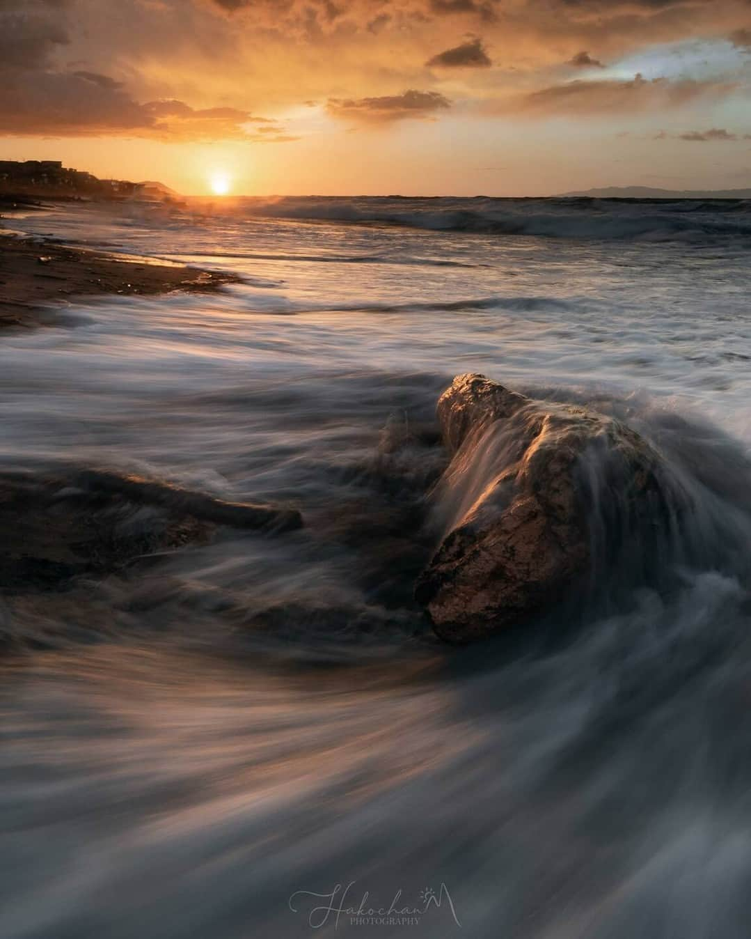 ニコンイメージングジャパン公式さんのインスタグラム写真 - (ニコンイメージングジャパン公式Instagram)「‖seascape Photo by @hakochan2020 https://www.instagram.com/p/ClgQydpv8yv/ * ニコンのカメラ・レンズで撮影され、「#nikoncreators」をつけて投稿していただいた皆さまの作品をご紹介します。投稿の際は使用機材名をぜひご記載ください。 （作品使用に関するガイドラインは本アカウントのプロフィールに記載しているURLからご覧ください）  #nikoncreators #ニコン #nikon #一眼 #カメラ #camera #nikon📷 #nikonlove #light_nikon #函館 #朝焼け空 #海  ※皆様、政府、自治体など公的機関の指示に従った行動をお願いします。  nikonjpでは、写真を「見る楽しみ」を提供することを通して、 微力ながら皆様にわずかな時間でも癒しをお届けしたいと思っております。 本アカウントでの投稿を引き続きお楽しみください。 . 【ご注意ください】⠀⠀ ニコンイメージングジャパン公式を名乗るなりすましアカウントが確認されています。 不審なDMを受け取った場合、記載されているURLなどはクリックせず、DMの削除などをお願いいたします。 . ニコンイメージングジャパン公式アカウントは下記からご確認いただけます。 https://www.nikon-image.com/socialmedia/」11月21日 16時00分 - nikonjp