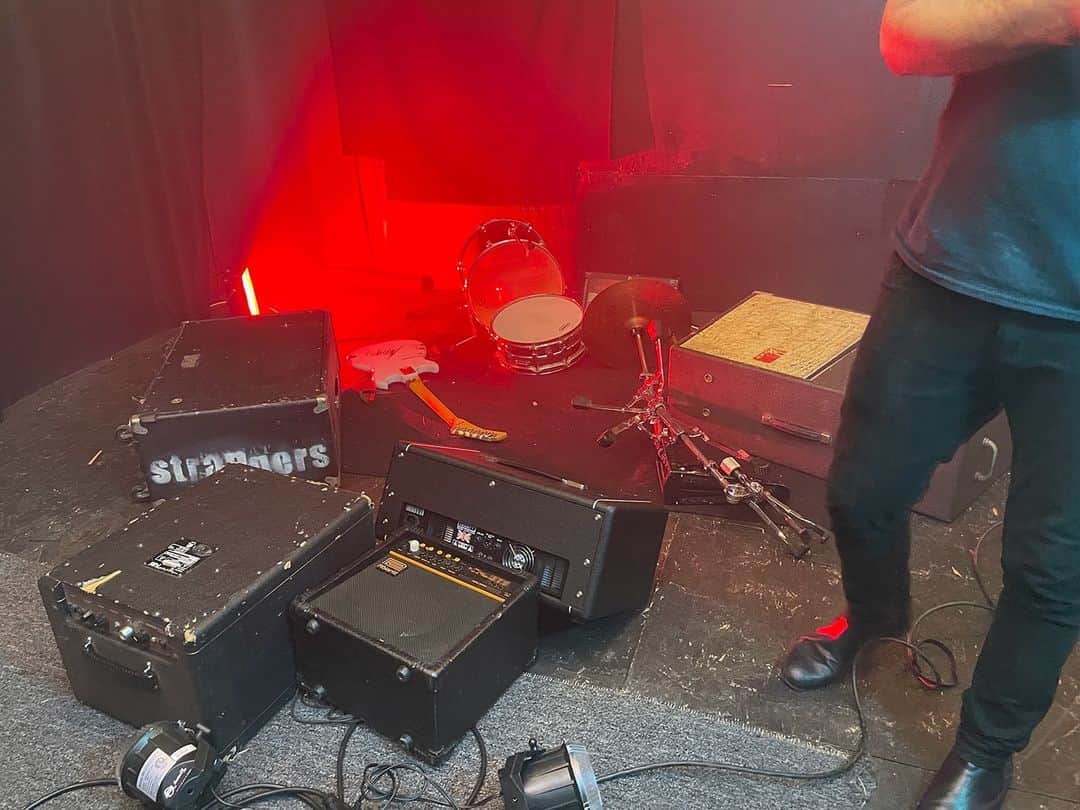 A Place to Bury Strangersのインスタグラム：「Getting ready for practice.」