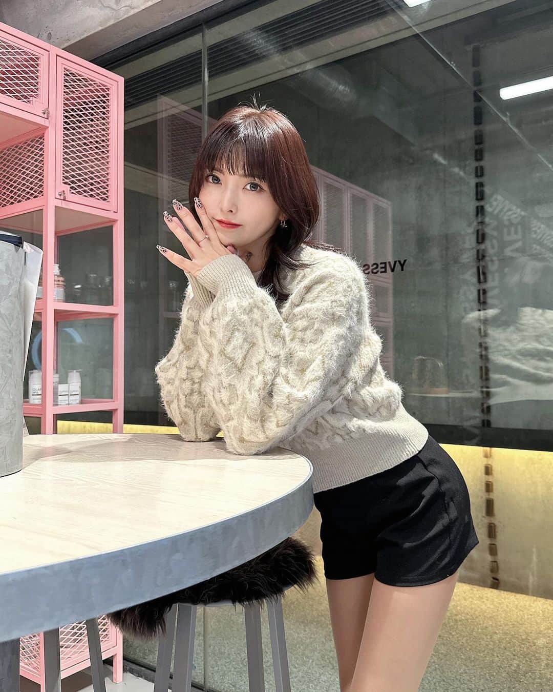 のインスタグラム：「hair maintenance ♡ . . 信頼できる美容院が見つかるとこんなにもストレスがなくなるなんて 毎回可愛くしてくれるから毎月の美容院が楽しみ😙🤍天才 . ✂︎ @onasu110  . .」