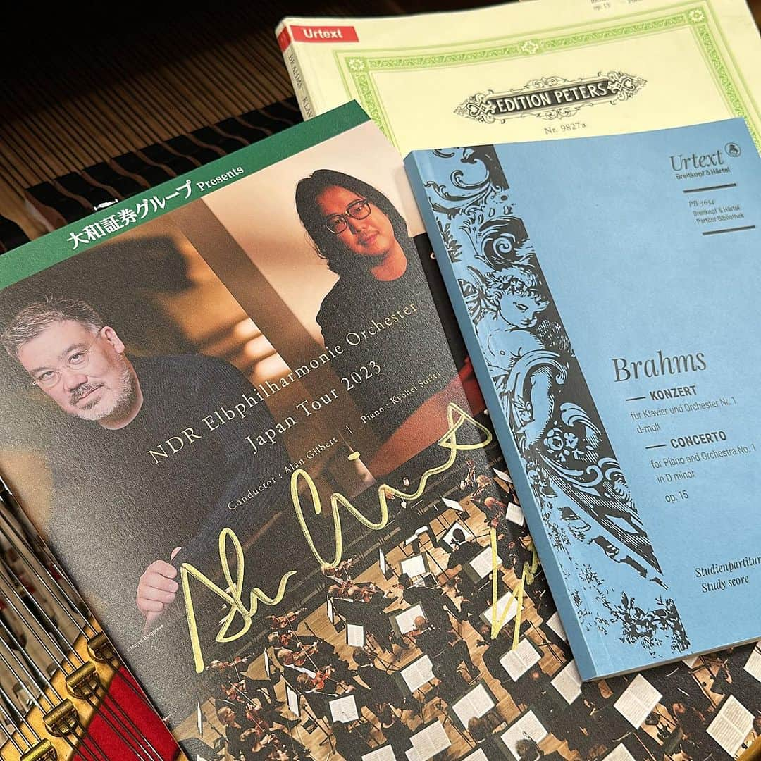 反田恭平さんのインスタグラム写真 - (反田恭平Instagram)「【Upcoming concerts】 ~Japan Tour~🇯🇵 NDR Elbphilharmonie Orchester  @ndr.eo & Mo. Alan Gilbert @alantgil  J. Brahms: Piano Concerto No.1 in d-minor op.15 •November  22 - 19:00~ OSAKA 23 - 15:00~ NAGANO 24 - 18:45~ AICHI 28 - 19:00~ TOKYO 29 - (closing concert) 30 - 18:45~ AKITA ——— Tokyo Metropolitan Symphony Orchestra @tmsonews & Mo. Antoni Wit S.Rachmaninoff: Piano Concerto No.2 c-minor op.18 ・December  19 - 19:00~ TOKYO ——— ~Solo Recital~  All F. Chopin Program  4 Ballades, Polonaise, Rondo etc. •December  9 - 19:00~ SYDNEY 🇦🇺 10 - 19:00~ SYDNEY  29 - 19:30~ TAIWAN 🇹🇼  ~Master Class(piano)~ 🇦🇺 •December  9 - 10:00~ SYDNEY 10 - 10:00~ SYDNEY ——— ~Conduct~ 🇦🇹 W.A. Mozart: Requiem in d-minor K.626 •December  5 - 0:00~ Vienna #Stephansdom   Stephansdom Orchestra  Ileana Tonca (Sop) Daichi Fujiki (Countertenor) Jorg Schneider (Ten) Wolfgang Bankl (bass) Kyohei Sorita(Conductor)」11月21日 16時20分 - kyoheisorita