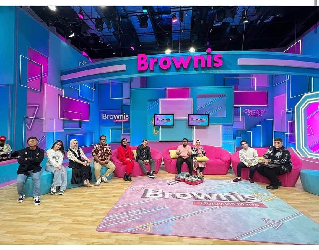 アユ・ティンティンのインスタグラム：「Thanks syg @brownis_ttv 🥰😉」