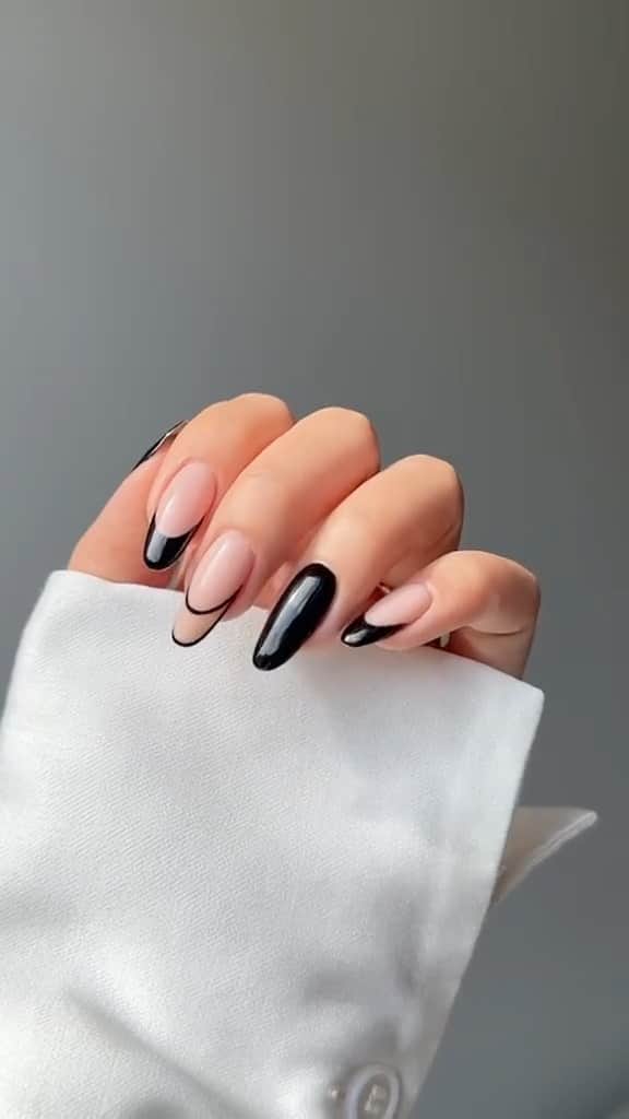 Public Desireのインスタグラム：「Black nails for BLACK FRIDAY 🖤⚡️  Take 30% off selected best sellers and 25% off dresses 👀  📸 @heluviee」