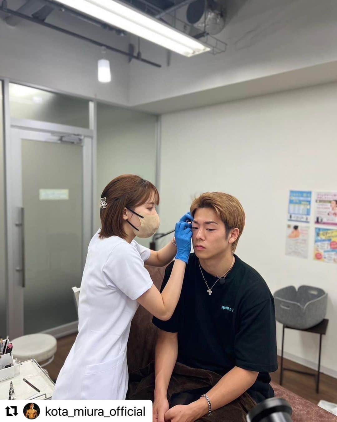 小林 ディスカスさんのインスタグラム写真 - (小林 ディスカスInstagram)「メディカルブロウ @medicalbrows  @omotesando_medical_clinic  @aono_akane  ✖️ 三浦孝太氏👑 @kota_miura_official  YouTubeプロジェクトのコーディネートをさせて頂きました！！  眉毛の印象って本当に大事！！  特に男性は、 眉によって全く顔の印象が変わってくるので、 安心安全なクリニックで、 しっかりキレイに整えましょう！！  👱🏽‍♂️🔥🔥🔥💪🏽  Thanxxx!! @kota_miura_official  @miyata.hercules   #tokyo #japan #fashion #beauty #東京ライフ #三浦孝太 #pr #メディカルガールズ #Repost @kota_miura_official with @use.repost ・・・ 先日メディカルブローさんで @medicalbrows @mensbrows_ 眉のアートメイクと、 眉周り脱毛をやってもらいました✨ すごく良い感じです！  担当は、 蒼乃さん @medicalbrows_aono.akane   ありがとうございました🙏  #medicalbrows #メディカルブロー #mensbrows #メンズブロー #メディカルブロー銀座院 #アートメイク東京 #アートメイク #メディカルアートメイク #6Dストローク #眉アートメイク」11月21日 16時30分 - discus_kobayashi