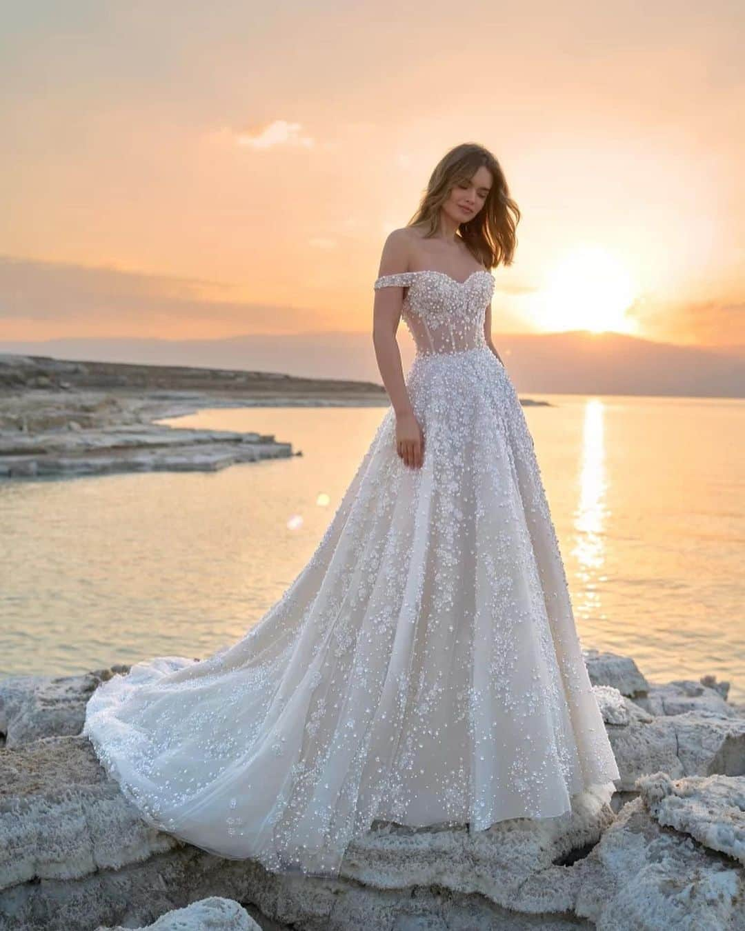 SOYOO BRIDALのインスタグラム：「.  NEW IN @soyoobridal_official  FROM @leegrebenau 🏷️   2024 spring “Sunrise” collection   #소유브라이덜 #리그레베나우 #justarrived🛬#2024spring」