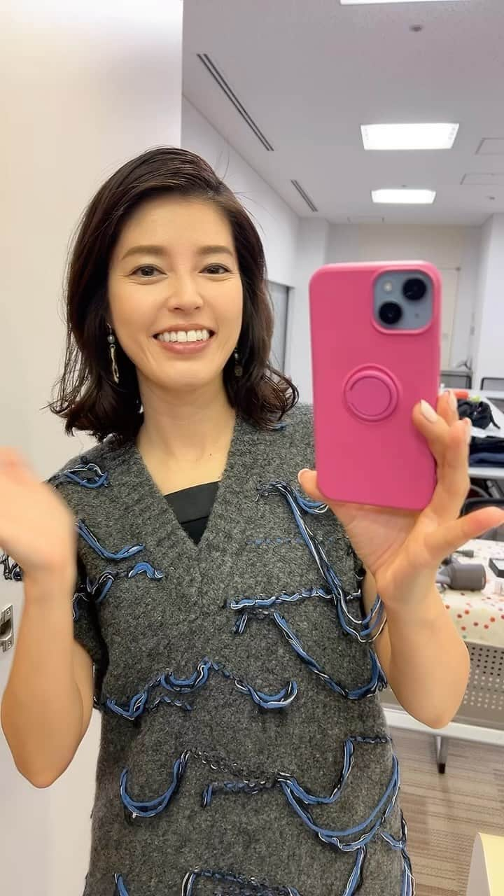 神田愛花のインスタグラム：「今からもう一つ、 とっっっても緊張するお仕事です‼️ 頑張ります💪🏻😤  #NYC #ニューヨーク #Barbie #バービー #pink #ピンク #楽屋のお弁当リポート #神田愛花」