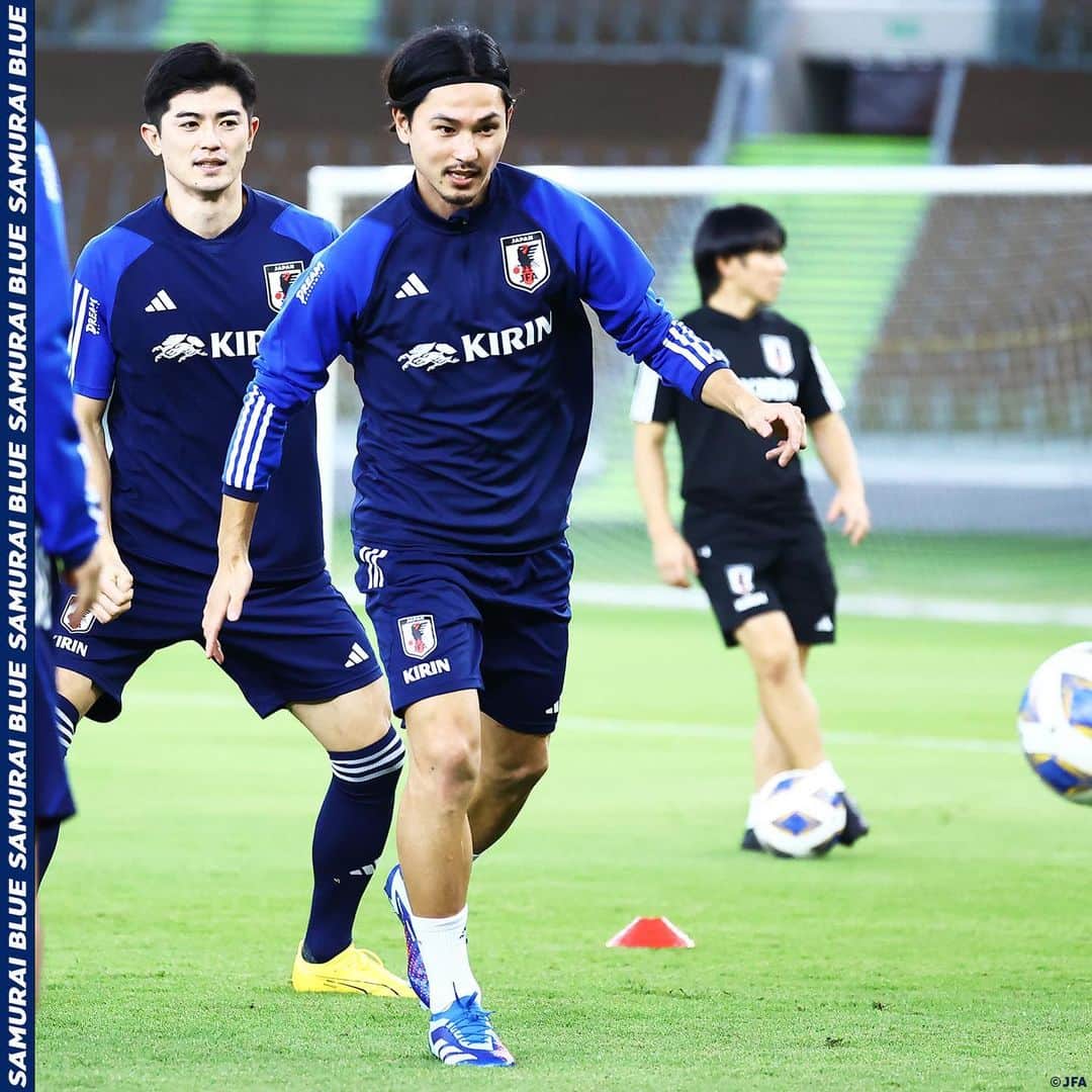 日本サッカー協会さんのインスタグラム写真 - (日本サッカー協会Instagram)「. 🔹𝗦𝗔𝗠𝗨𝗥𝗔𝗜 𝗕𝗟𝗨𝗘🔹 【2023.11.20 Training Report✍️】  シリア戦に向けて試合会場で公式練習を実施⚽️ 冒頭15分以降を非公開にして調整を行いました。  試合は本日23:45(日本時間)キックオフの予定です。  詳しいレポートはプロフィールのJFA公式サイト『JFA.jp』から✍  #AsianQualifiers #夢への勇気を #SAMURAIBLUE #jfa #daihyo #サッカー日本代表 #サッカー #soccer #football #⚽️」11月21日 17時35分 - japanfootballassociation