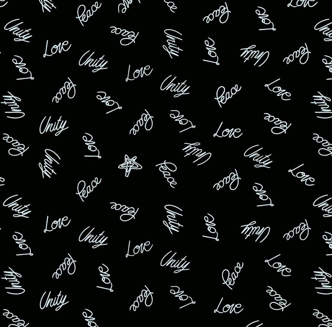 ザッキーシャリフのインスタグラム：「Peace Love & Unity (created 2019) - New ZS all over textile print. Coming soon For bags, via my long term collaborators @makeartyourzoo - Japan only 🇯🇵#ZakeeShariffXMakeArtYourZoo #ZSPeaceLoveUnity」