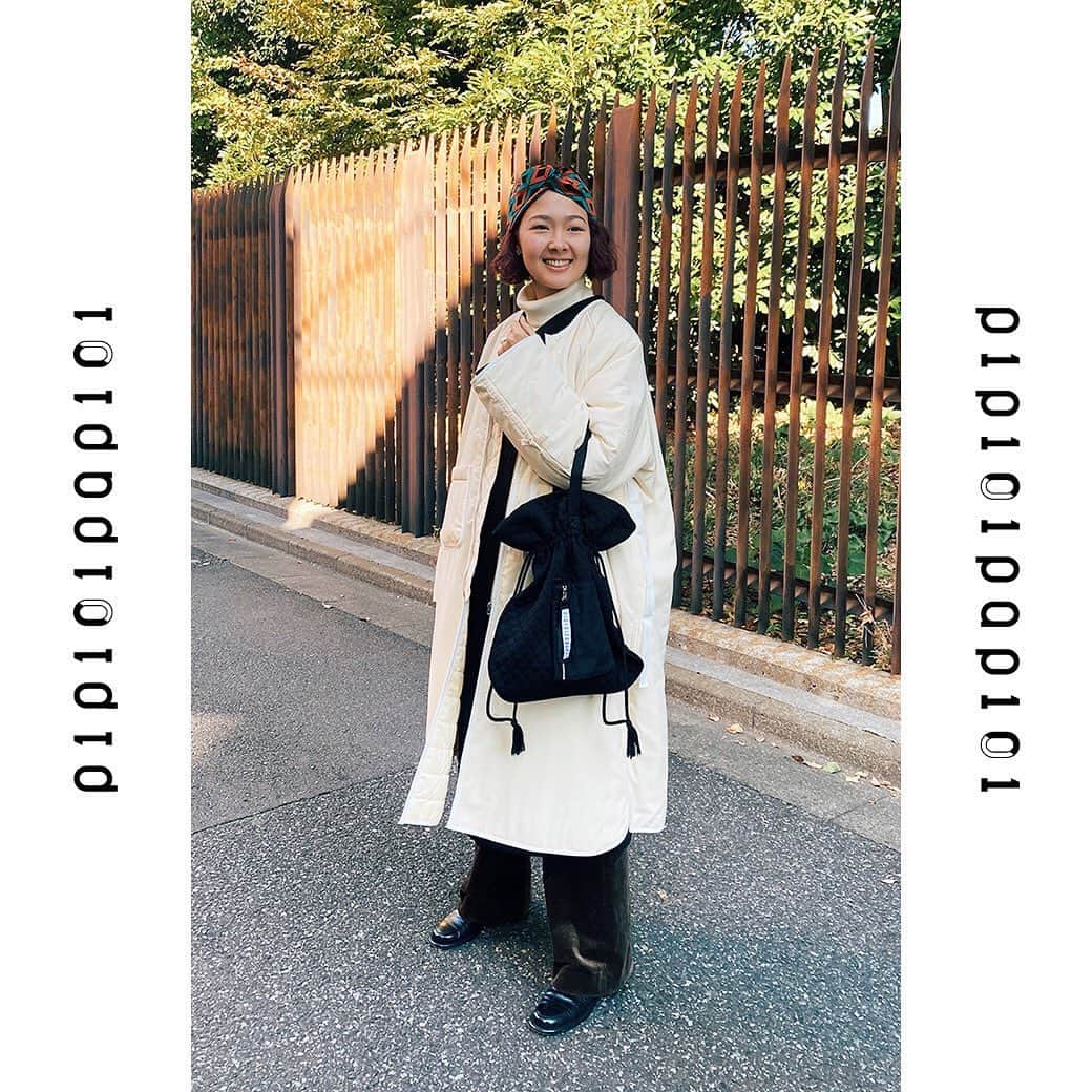 hacohaco8585さんのインスタグラム写真 - (hacohaco8585Instagram)「＼ NEW！／大きくなった『きんちゃん』バッグ  by pipiripapiri ⁡ 人気もののきんちゃく型のポッケ 「きんちゃん」が巨大化しました。 バッグとしてお供する「BIGきんちゃん」誕生です。 ⁡ ピピリパピリのバッグ ・ブラックとレンガ色の２色。 ・凸凹がやわらかさを生むふわふわ心地のキルティング素材です。 ・スナップボタンにポッケをカスタマイズできます。 ・ピピリパピリの凸凹ガウンコートにひっつくようになっています。かっこいいが自慢のガウンコートがやや不思議なコートに進化します。 ⁡ ■つながるデザイン 約12cm間隔のスナップボタンがついています。 ポッケをつけたり、「凸凹ガウンコート」を進化させたり、 バッグの形を変形させたりできます。 ⁡ ■凸凹なふわふわ素材 まるっとふわっと大事なものを包み込む、 凸凹だからふわふわやさしい素材でできたピピリパピリのバッグ。 ピピリパピリの凸凹ガウンコートと同じ やわらかくてポコポコした素材で生まれました。 ⁡ ■紐はショルダーバッグになる長さ 紐を使わないときは、ちょうちょ結びにしててもかわいい。 紐を外せば、ショルダーバッグとして使える長さにしています。 ⁡ ⁡ やわらかくて、触り心地もいいバッグ。 やわらかいので、バッグインバッグとしても便利です。 ⁡ 以外とたくさん入る大きめの容量も、 「BIGきんちゃん」ならではです☆ ⁡ ＝＝＝＝＝＝＝＝＝＝＝＝＝＝＝＝＝＝＝ ▷気になったアイテムをタップ 投稿した画像にアイテムへのリンクをつけております。 お値段などもご覧いただけます。 ⁡ ▷まだまだあります プロフィールリンクから、 今日にぴったりなアイテムをご覧いただけます。 →@hacohaco8585 ⁡ #haco! #パッション通販haco! #バッグ #巾着バッグ #ショルダーバッグ #キルティング #キルティングバッグ #秋冬コーデ #pipiripapiri #ピピリパピリ」11月21日 18時02分 - hacohaco8585