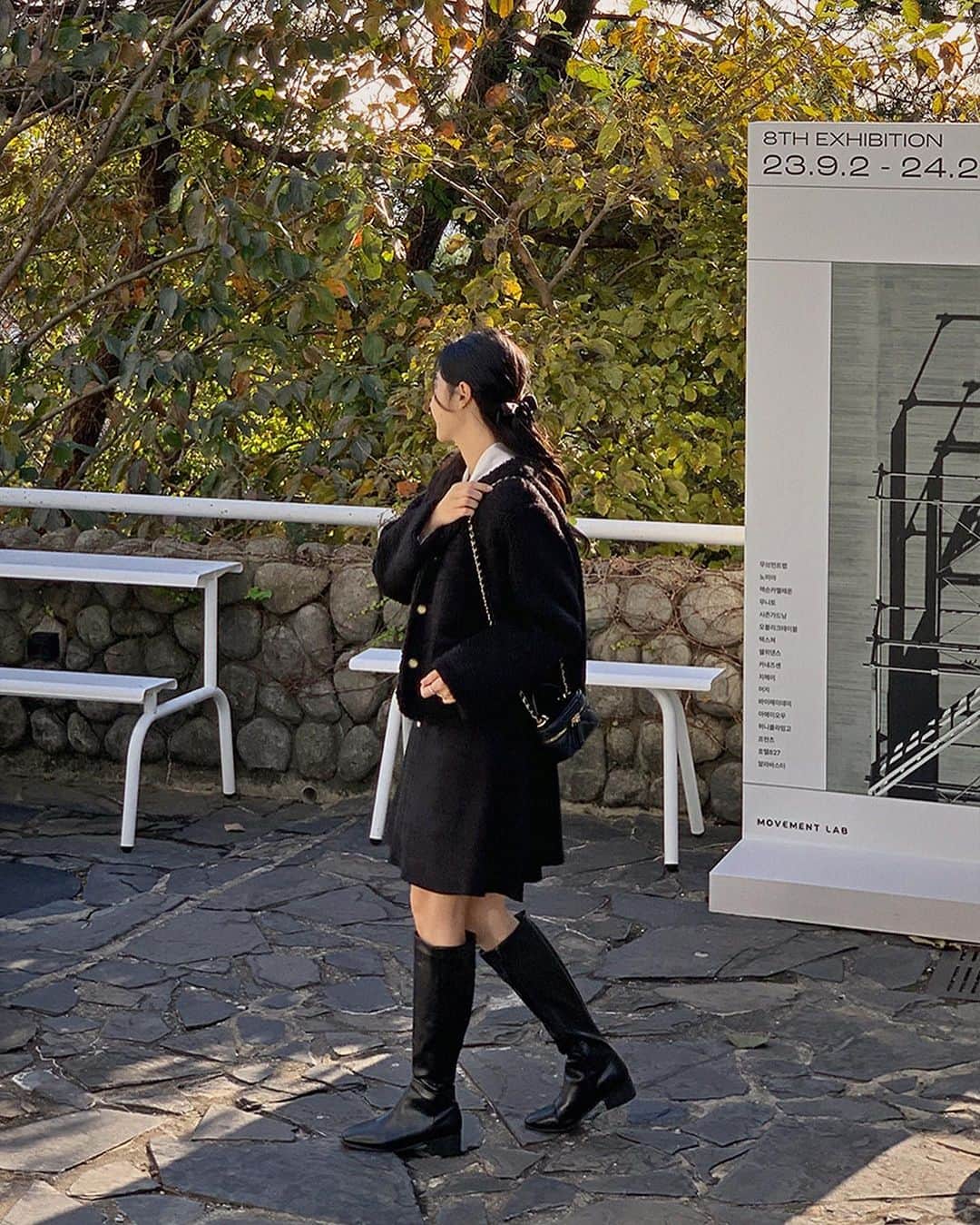 HOTPING公式アカウントさんのインスタグラム写真 - (HOTPING公式アカウントInstagram)「𝙬𝙞𝙣𝙩𝙚𝙧 𝙢𝙤𝙤𝙙...🍂🥯  🔖アウトポケットノーカラーブークレジャケット ブラック🖤/ライトグリーン💚  ふわふわとした生地で肌触り最高🐑🤍 厚手の生地で保温性まで抜群🔥 高級感漂うボタンがポイントになり、 ノーカラーデザインがお洒落🥂 デイリーコーデから年末コーデまで合わせるアイテムによって 色んなムードが演出できるジャケット🎠  今なら新作20％OFFです🛒💨  #ジャケット #ジャケットコーデ #もこもこ #ファージャケット #ファーコート #冬コーデ #秋コーデ #アウターコーデ #大人カジュアルコーデ #スリム見えコーデ #プチプラファッション #プチプラコーデ #体型カバー #韓国コーデ #韓国ファッション #韓国ブランド #韓国スタイル #fashion #code #ootd #outfit #daily #dailylook #いいね #hotping #좋아요 #좋반 #lfl」11月21日 18時02分 - hotping_japan