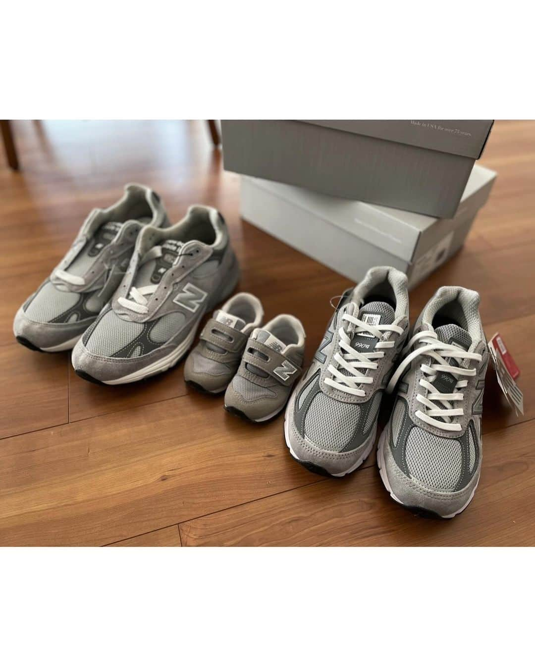 かんだまさんのインスタグラム写真 - (かんだまInstagram)「質問を多くもらってたNew Balanceのスニーカー、私が買ったのは【U990GR4】です。アローズのオンラインで買った。後ろのデザインが好き☺︎  パートナーはusa993、ちびだまのはよくある5,000えんくらいのやつ。  #newbalance #スニーカー」11月21日 17時57分 - koike_weekend