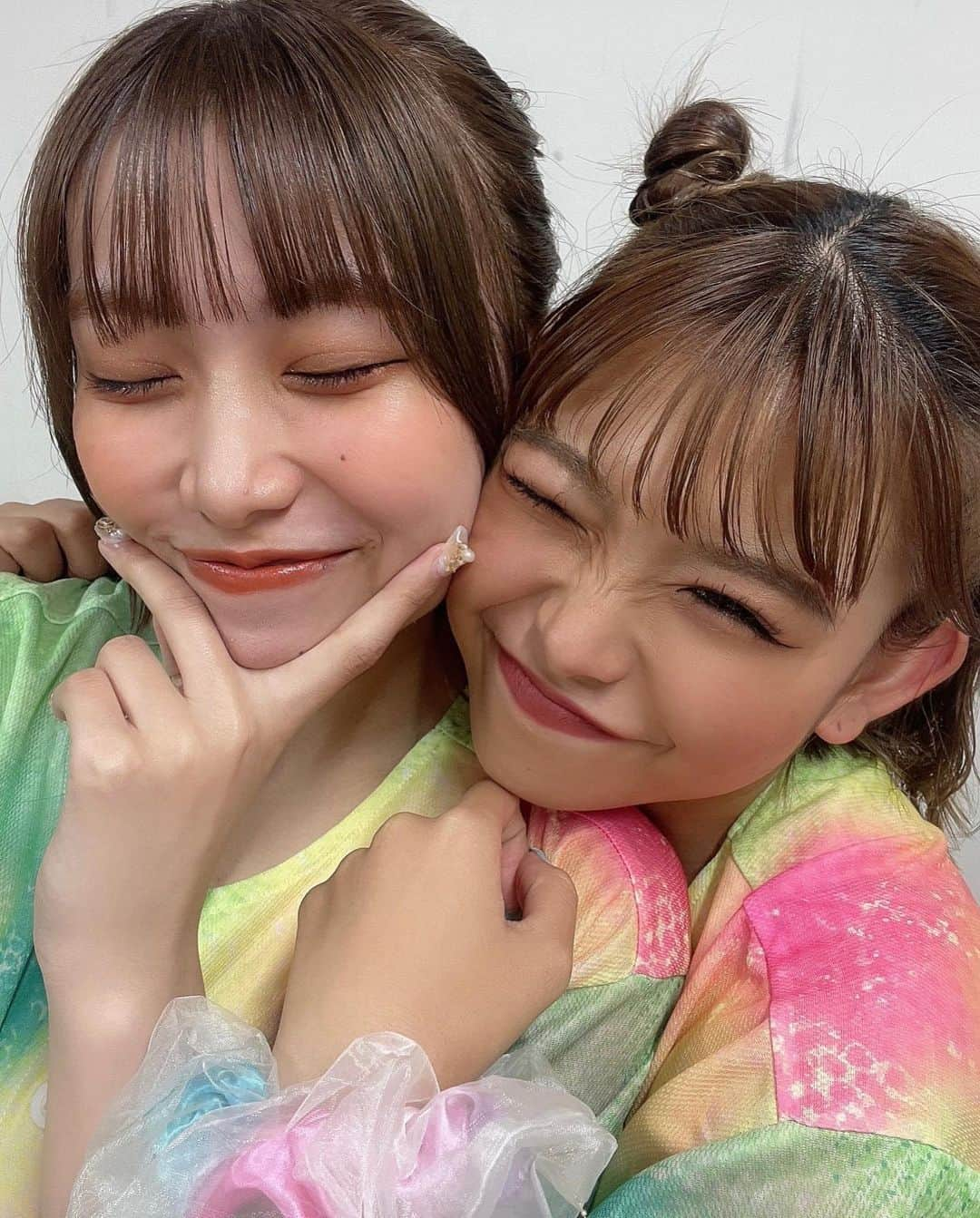 Passionさんのインスタグラム写真 - (PassionInstagram)「【#3JUNA】  みなさまこんばんは〜💞 #3JUNA です！🍔🤙🏽  お変わりなく元気で過ごしていますか〜？🤔 私はとってもとっても元気に過ごしています✨  Passionのメンバーとして４年目を迎えた 2023シーズン！  今年もTEAM SWALLOWSの温かさ、 野球の楽しさ、面白さ、 Passionのメンバーとして活動できる喜びを とても感じました。  今シーズンを振り返ると書ききれないほど思い出があるのですが3つだけ振り返らせてください🥰  １つはダンスの振り付けです！ 今年もイニング間パフォーマンスやオープニングパフォーマンスなど色々な振り付けに携わらせていただきました🪩✨ グラウンドでのパフォーマンスは音に合わせクラップしてくださったりインスタグラムに動画をアップした際には、沢山のご感想をいただきとても嬉しかったです！💗😉  つば九郎DAYでは、つば九郎先生と一緒になってパフォーマンスができてたのしかったな〜🥰  2つ目グルメ販売です！ 私は神宮グルメが大好きで、可愛さ美味しさを もっともっと皆様に伝えたいな〜！と思っており、 インスタグラムで実現できたこととても嬉しかったです🥺さらにPassionグルメの発売が決まった時は嬉しすぎて飛び上がりました！！🤩 美味しく可愛いグルメを来季も沢山食べたいな〜 また来年もPassionグルメがでますようにっ！😚  3つ目は燕征です！ 今年は沢山燕征にいかせていただき、 他球場は神宮球場とはまた違う雰囲気で それぞれの球場の良さを感じ、チアのみなさんから ものすごく刺激を受けました✨✨  またマイナビオールスターゲーム2023にも いかせていただきました！ 同期の#7RINAといかせていただいたのですが ここだけの話、、、 Passionの代表2名としていく、というのに とてもプレッシャーを感じていました。 なので練習から気合い十分で最高のパフォーマンスを届けられるよう努力を重ねて迎えたオールスターでしたが当日は私たちらしい力強いパフォーマンスで皆様に元気やパワーをお届けできたのではないかと思います！🥺 グラウンドでは11球団のチア、ホームランガールのみなさんとパフォーマンスし最高に楽しく、最高な景色をみることができ忘れられない思い出になりました！ また、カーネクストアジアプロ野球チャンピオンシップ2023にも応援にいかせていただきました！ みなさんと近くで一体となり応援ができて最高に楽しかったです✨✨✨  こんなに楽しく内容の濃いシーズンを過ごせたのも 皆様と一緒に応燕できる日々を過ごせたからです！ 私のダンスや笑顔で少しでもパワーをもらえる！ と感じてくれていたら、それだけで幸せです。 ファン感謝DAYでは この感謝を全力パフォーマンスで 届けていきます！！ 神宮球場でお会いしましょう〜！ TEAM SWALLOWSだいすき〜💖😚  #東京ヤクルトスワローズ #東京 #ヤクルト #スワローズ #Swallows #YS #TOKYO #応燕 #情熱 #プロ野球 #Passion2023 #パッション #さあ行こうか #感謝 #TEAMSWALLOWS」11月21日 18時02分 - ys_passion_official