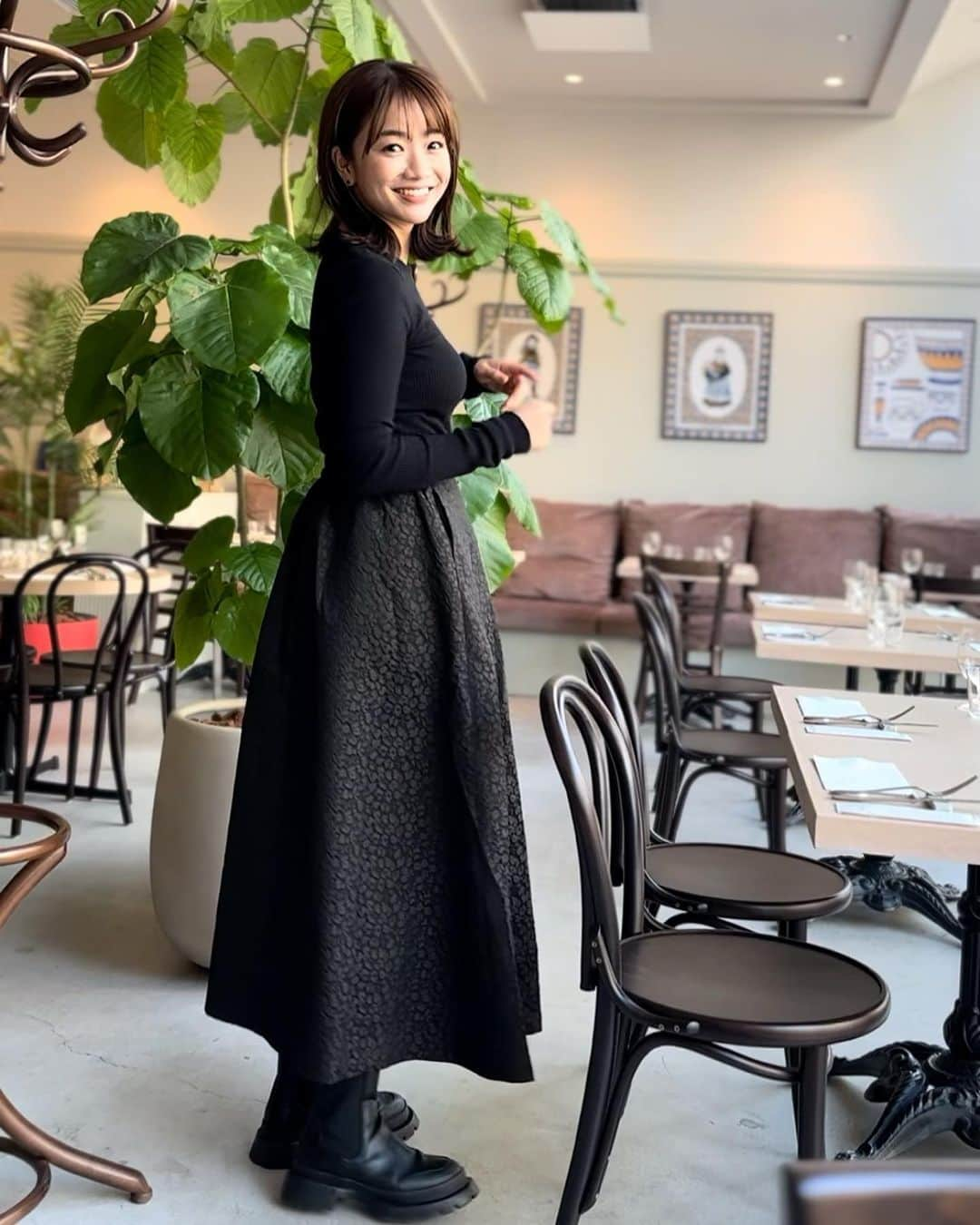 川村茉由さんのインスタグラム写真 - (川村茉由Instagram)「ピラティス後に…🍽️ キレイなお姉様方とランチ♡幸  ピラティスの先生、 @hiroe_pilates さんと、 同じくピラティスに通ってる 事務所の先輩、 @takako1204 さん😘  もっぱら美容話楽しすぎ🤭💕  この日のスカートは 撮影でもお世話になってる @yevs_supply 😌✌️ 裾に向かって広がる ボリューミー感が可愛い😍 うっすらレオパード感も🙆‍♀️ 今期の新作✨  #ランチ #栄ランチ #ピラティス #pilates #ガレット #yevs #モデル #model」11月21日 17時59分 - mayupi_k