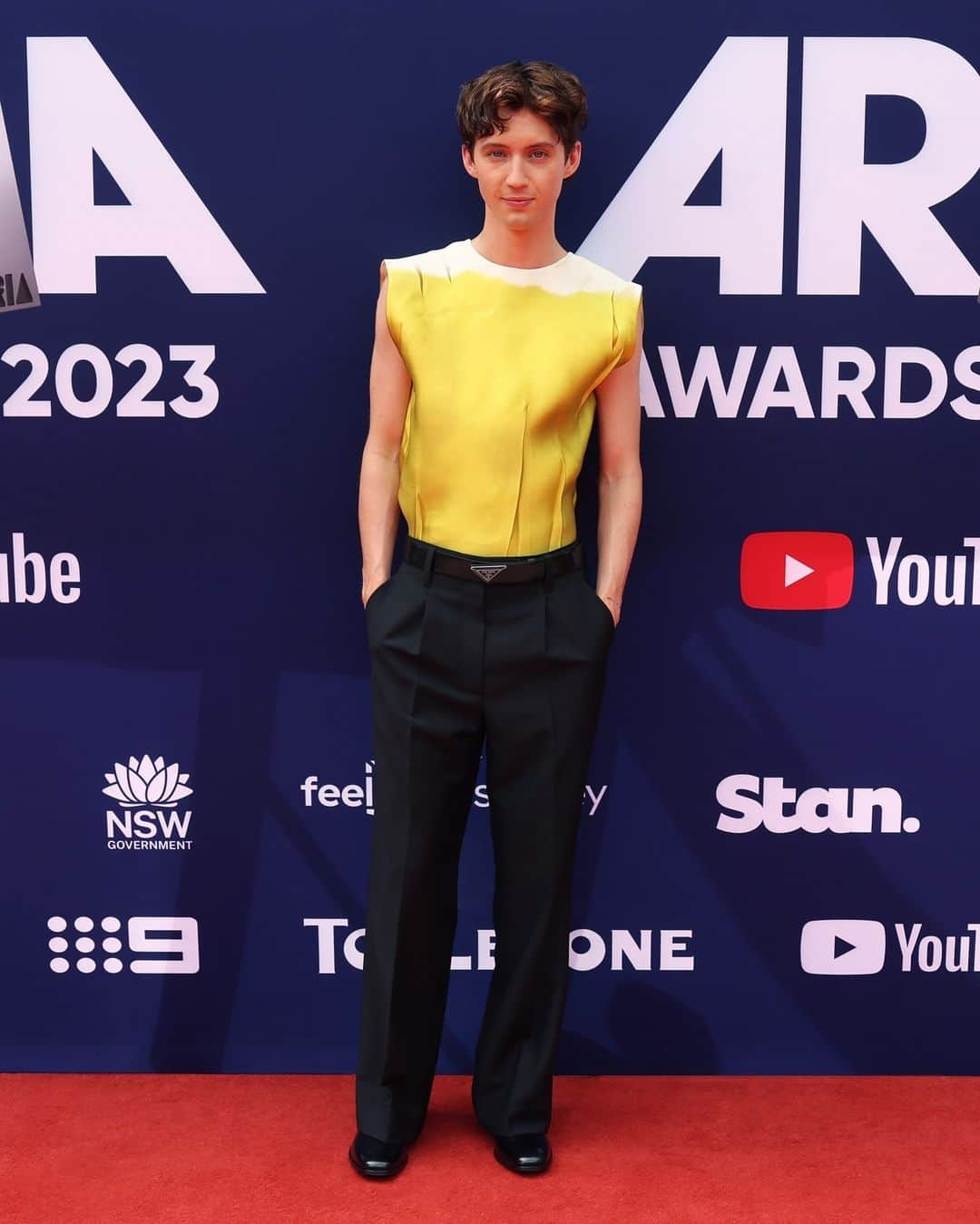 プラダさんのインスタグラム写真 - (プラダInstagram)「Troye Sivan, winner of the Best Solo Artist Award, wore full #Prada looks while attending the ARIA Awards, in Sydney.  #PradaPeople @troyesivan」11月21日 18時00分 - prada