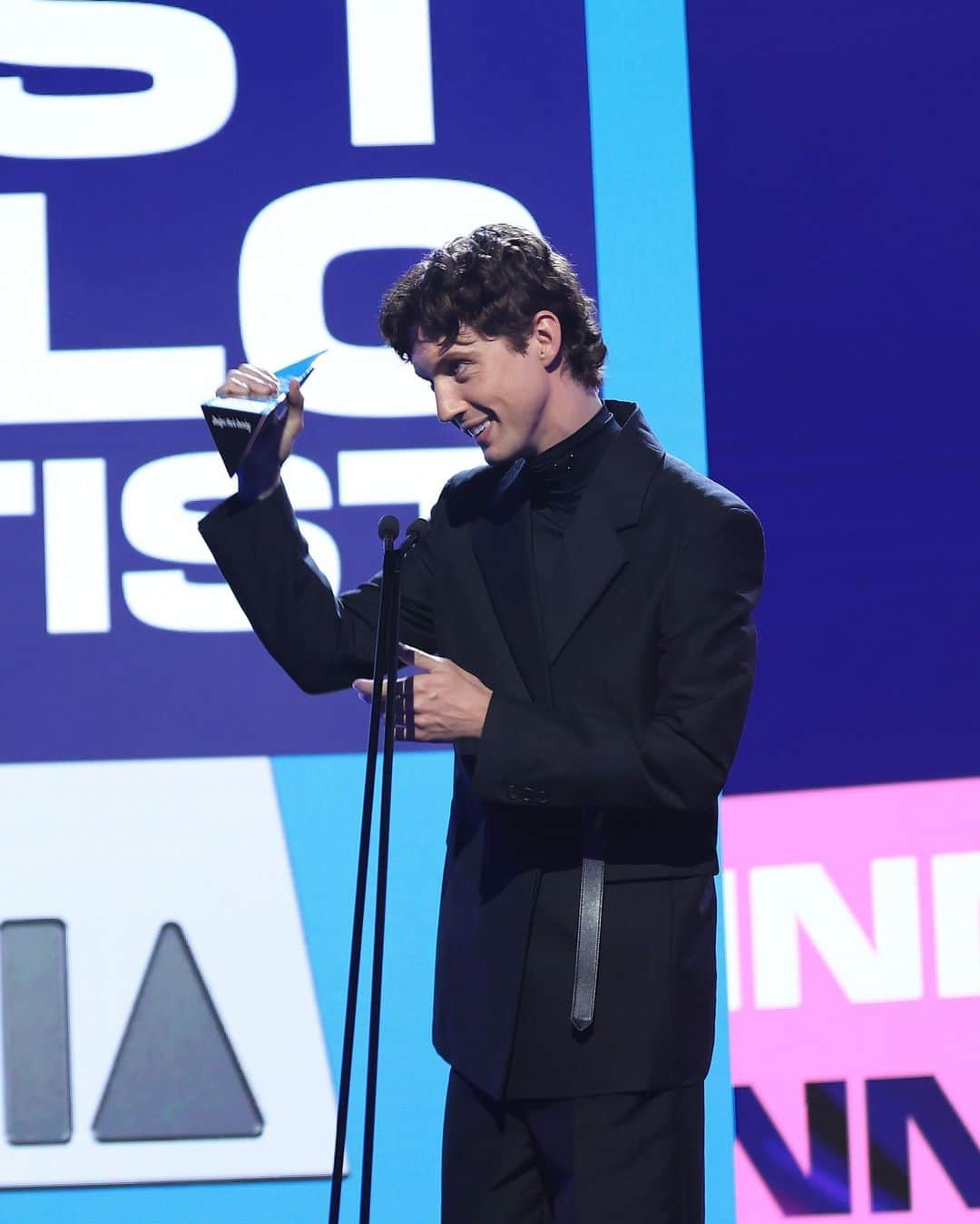 プラダさんのインスタグラム写真 - (プラダInstagram)「Troye Sivan, winner of the Best Solo Artist Award, wore full #Prada looks while attending the ARIA Awards, in Sydney.  #PradaPeople @troyesivan」11月21日 18時00分 - prada