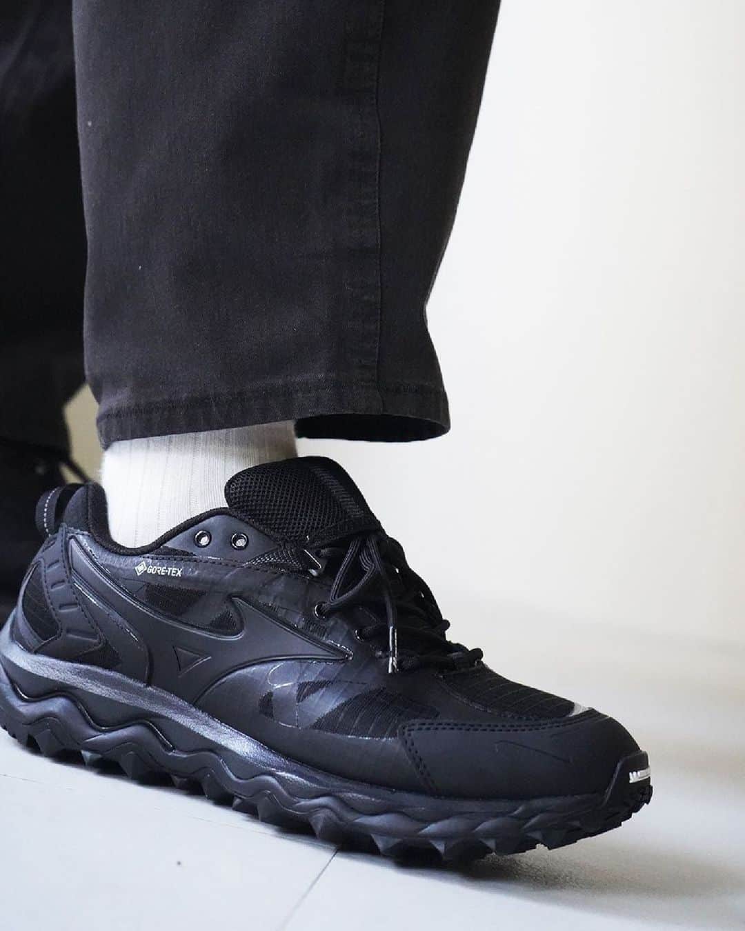 のインスタグラム：「足にフィットする履き心地。  Photo：@kota1212_  #goretex #ゴアテックス #mizuno #mizunosportstyle #ミズノ #スニーカー #シューズ」