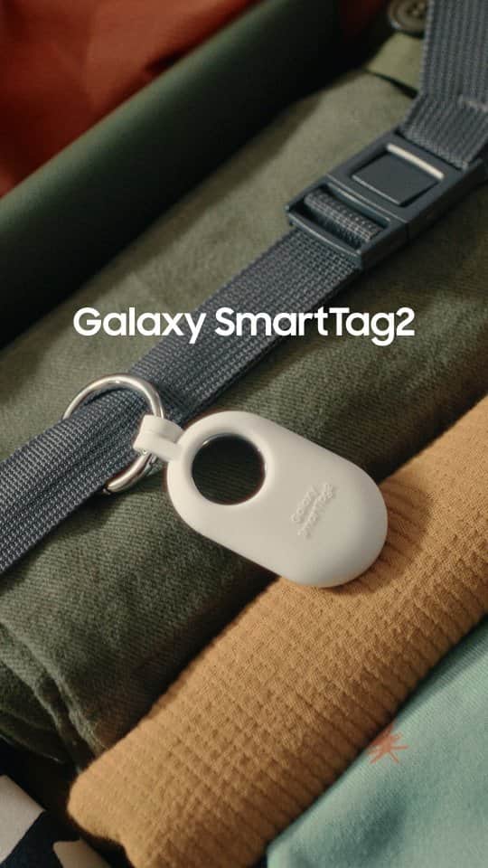 Samsung Mobileのインスタグラム：「Say goodbye to lost luggage anxiety with the #GalaxySmartTag2! Track your luggage easily with Location history, wherever your journey takes you.  Learn more: samsung.com」