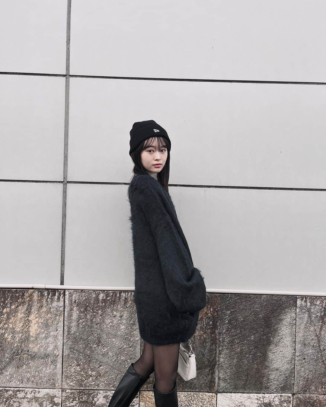藤村木音のインスタグラム：「・   最近は寒いね〜 秋？冬？なのか分かりませんが 私服です！！  #ljk#jk3#jk#fyp#girl#Japan#fashion#code#05#18 #高校生#私服#私服コーデ#ニット帽#カーディガン」