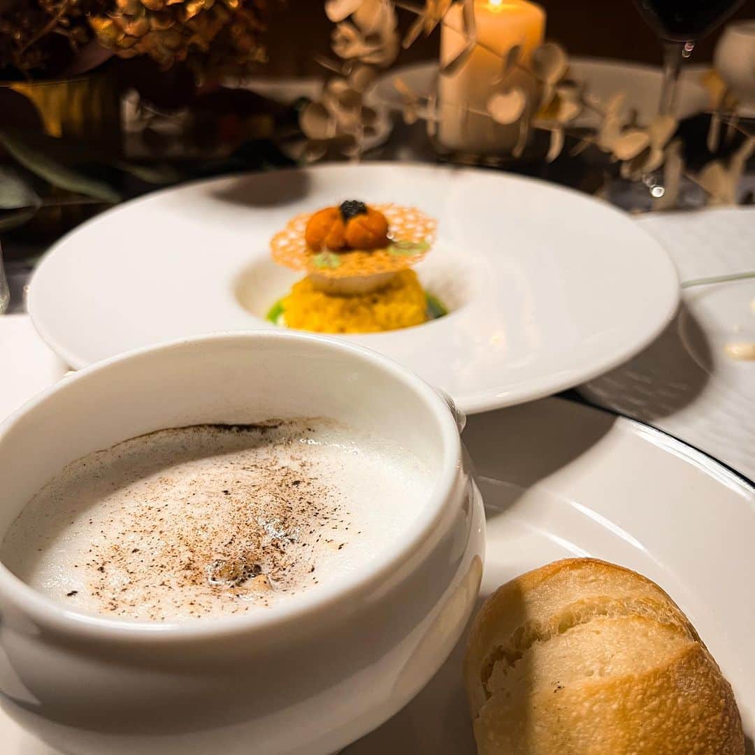 HOTEL EMANONのインスタグラム：「. 12/23~12/25<LUNCH/DINNER〉限定 Xmasコースご予約受付START!!  DINNER TIME 2nd ・ポルチーニのヴェルタータと岩手鴨のポルペッティー  イタリア産をポルチーニ 口当たりまろやかなポタージュに仕上げ、 岩手鴨の肉団子を浮かべました ポルチーニの香りと 滋味深い鴨のポルペッティーのマリアージュを。  是非ご予約お待ちしております！  #クリスマス#クリスマスディナー #デート#渋谷」