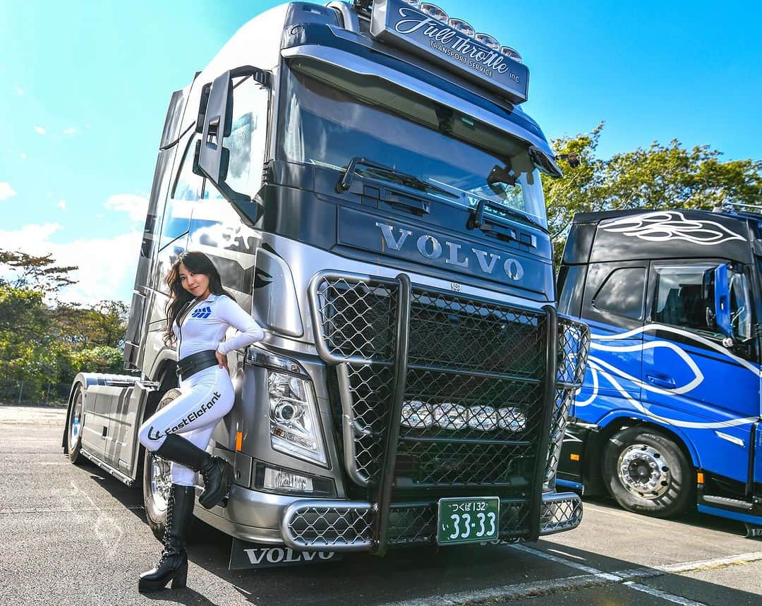 長谷川史歩理さんのインスタグラム写真 - (長谷川史歩理Instagram)「ヨシノ自動車 カスタムブランド “ファストエレファント” 公式アカウント出来ました✨ @fast_elefant   FEカスタムパーツはもちろん、アパレルグッズ販売も販売⬇️ @fast_elefant   @yoshinomotor  写真はジャパントラックショーの作品をポストしていきます photo @takahiro5615   ⁡ #ジャパントラックショー  #japantrackshow  #ユーロスタイルトラック  #ファストエレファント  #fastelephante   #トラック  #track  #ヨシノ自動車  #yoshinomotor  #volvo  #volvotrack  #大型トラック  #トラックカスタム  ⁡ #jdmgram  #carmodel  #japanesegirl  #cargram  ⁡」11月21日 18時19分 - shihori_hasegawa888