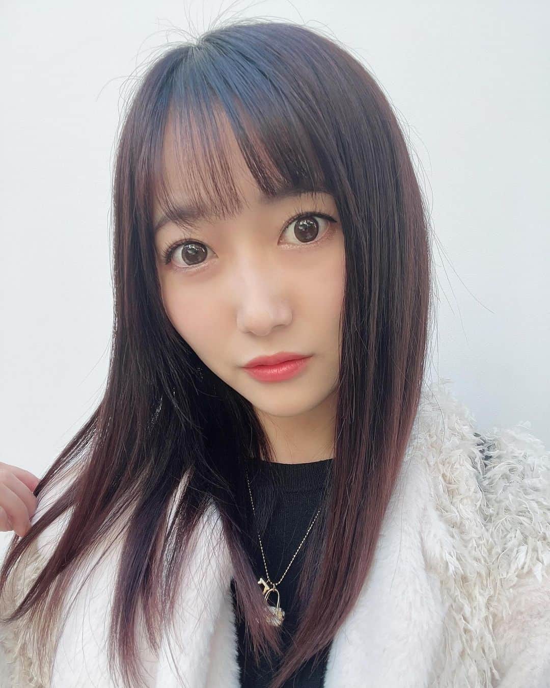 山下夏生のインスタグラム：「やほ🍁🫰🏻🤍」