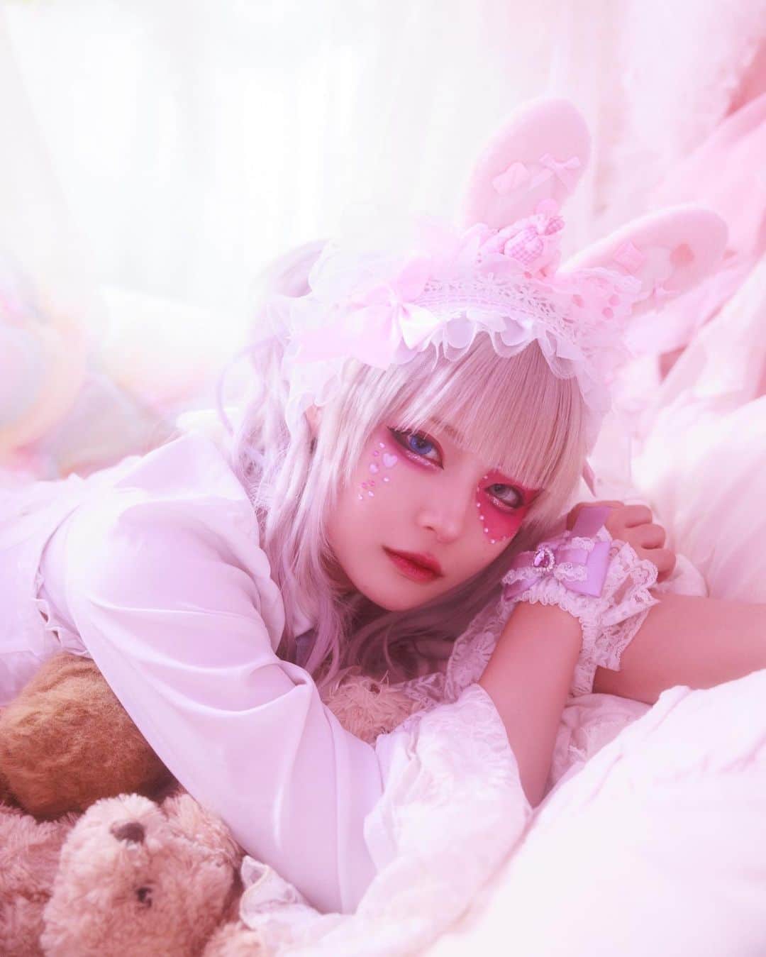 てのひらえるのインスタグラム：「🩷🍰𝑆𝑊𝐸𝐸𝑇 𝐻𝐴𝐿𝐿𝑂𝑊𝐸𝐸𝑁🧁🩷 ・ ・ ・ (photo by @daisukekiyota ) ・ ・ #halloween #halloween2023 #sweets #cosplay #animegirl #harajuku #harajukufashion #lolita #lolitafashionstyle」
