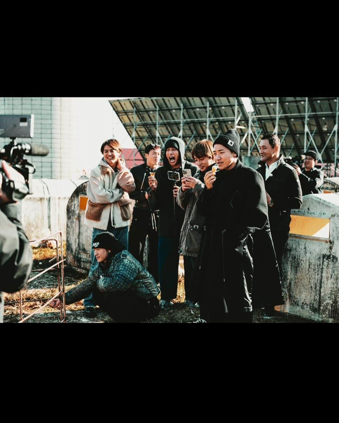 佐野玲於さんのインスタグラム写真 - (佐野玲於Instagram)「11th ANNIVERSARY.  @mandy_sekiguchi_official  @ryota_katayose__official   二人が企画してくれた 慰安旅行。 急な呼び出しで場所も聞かされず 手ぶらで北海道へ。 ざっと滞在6時間。笑  各所の皆様に素晴らしい "おもてなし"を頂きました。  @alan_shirahama_official  @hayatokomori_official   彼らの取得したての免許の運転で 死を覚悟しましたが 無事生きて帰って来れました。  12年目もどうぞ よろしくお願い申し上げます。  #GENERATIONS」11月21日 18時17分 - reo_sano_official_acc