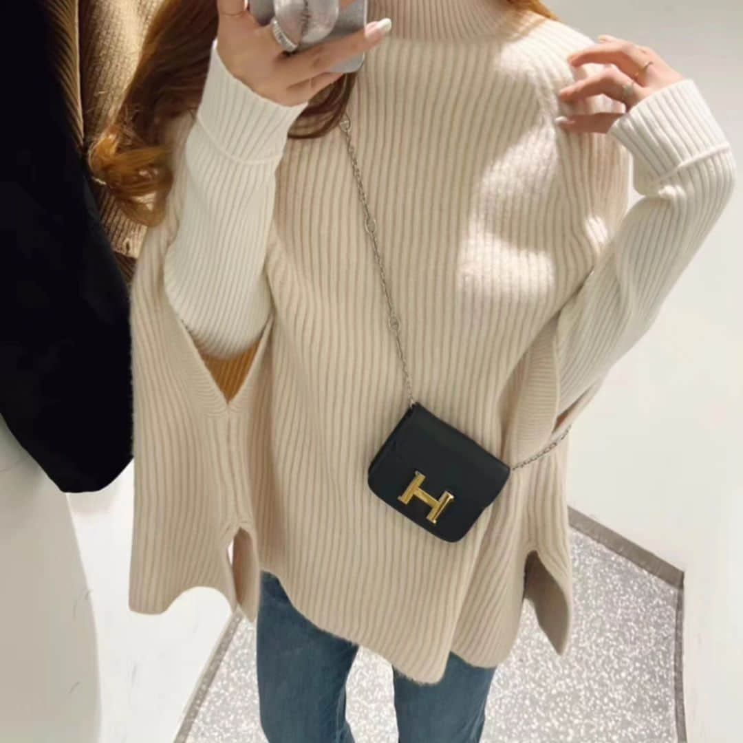 Y's Stellaさんのインスタグラム写真 - (Y's StellaInstagram)「.  ✨Knit poncho あったか肉厚ニットのケープ タートルなので首元も暖かくしっかり防寒♪ 冬先まで着られるのが嬉しい🤍  #ポンチョ#ポンチョニット#ケープコート#ケープ#コート#ニットコート#ニットケープ#マント#秋冬トレンド#海外ファッション」11月21日 21時00分 - ys_stella_shop