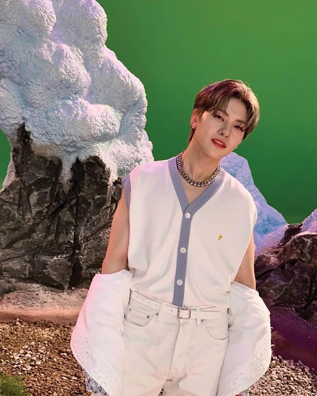ZEROBASEONEのインスタグラム：「너만 보면 내 마음은 Roller coaster🎢  #ZEROBASEONE #ZB1 #제로베이스원 #SEOKMATTHEW #석매튜 #MELTINGPOINT #ZEROBASEONE_MELTINGPOINT」