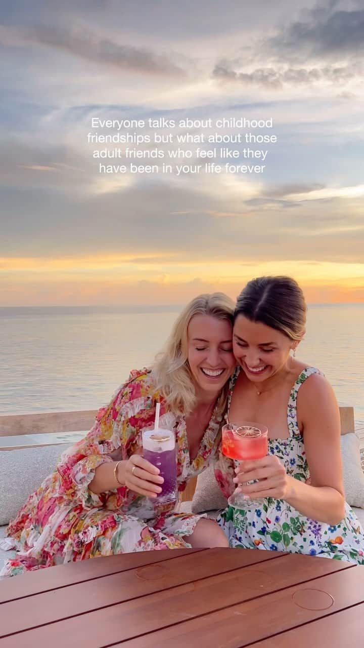 Zanna Van Dijkのインスタグラム：「Tag an adult friend you appreciate 🥹🫶🏼  P.s. I’ve spoken at length in my broadcast channel about making & navigating adult friendships. I hope it helps ✨ #adultfriendships」