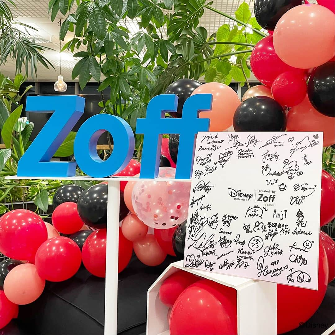 Zoff Officialさんのインスタグラム写真 - (Zoff OfficialInstagram)「-Party report 3- 「Disney Collection created by Zoff 」10周年を記念したパーティを開催しました。  多くのご来場ありがとうございました。 ご来場いただきましたタレント、インフルエンサーの皆さんにサインをいただきました！（2枚目）※一部の方になります。  会場ではディズニーコレクション10周年の軌跡を紹介したパネルの展示や、11/17（金）に発売した「Disney Collection created by Zoff “＆YOU”」の新作コレクションのお披露目など、Disney Collection10周年の世界観をお楽しみいただきました。  これからもZoffはワクワクをお届けいたします。  #Disney #Zoff #Zoff_DisneyCollection10th #disney #mickeymouse #disney好き#ディズニー好き#ミッキーマウス #メガネ#伊達メガネ#伊達メガネコーデ#メガネ女子#ゾフ#メガネ#サングラス#メガネ男子#ファッション#コーディネート#コーデ#メガネコーデ#メガネファッション#glasses#eyewear#eyewearstyle#eyewearfashion#eyewearbrand#eyewearcollection#fashion#styling」11月21日 18時25分 - zoff_eyewear