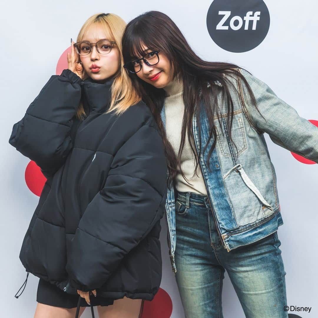 Zoff Officialさんのインスタグラム写真 - (Zoff OfficialInstagram)「-Party report 3- 「Disney Collection created by Zoff 」10周年を記念したパーティを開催しました。  多くのご来場ありがとうございました。 ご来場いただきましたタレント、インフルエンサーの皆さんにサインをいただきました！（2枚目）※一部の方になります。  会場ではディズニーコレクション10周年の軌跡を紹介したパネルの展示や、11/17（金）に発売した「Disney Collection created by Zoff “＆YOU”」の新作コレクションのお披露目など、Disney Collection10周年の世界観をお楽しみいただきました。  これからもZoffはワクワクをお届けいたします。  #Disney #Zoff #Zoff_DisneyCollection10th #disney #mickeymouse #disney好き#ディズニー好き#ミッキーマウス #メガネ#伊達メガネ#伊達メガネコーデ#メガネ女子#ゾフ#メガネ#サングラス#メガネ男子#ファッション#コーディネート#コーデ#メガネコーデ#メガネファッション#glasses#eyewear#eyewearstyle#eyewearfashion#eyewearbrand#eyewearcollection#fashion#styling」11月21日 18時25分 - zoff_eyewear