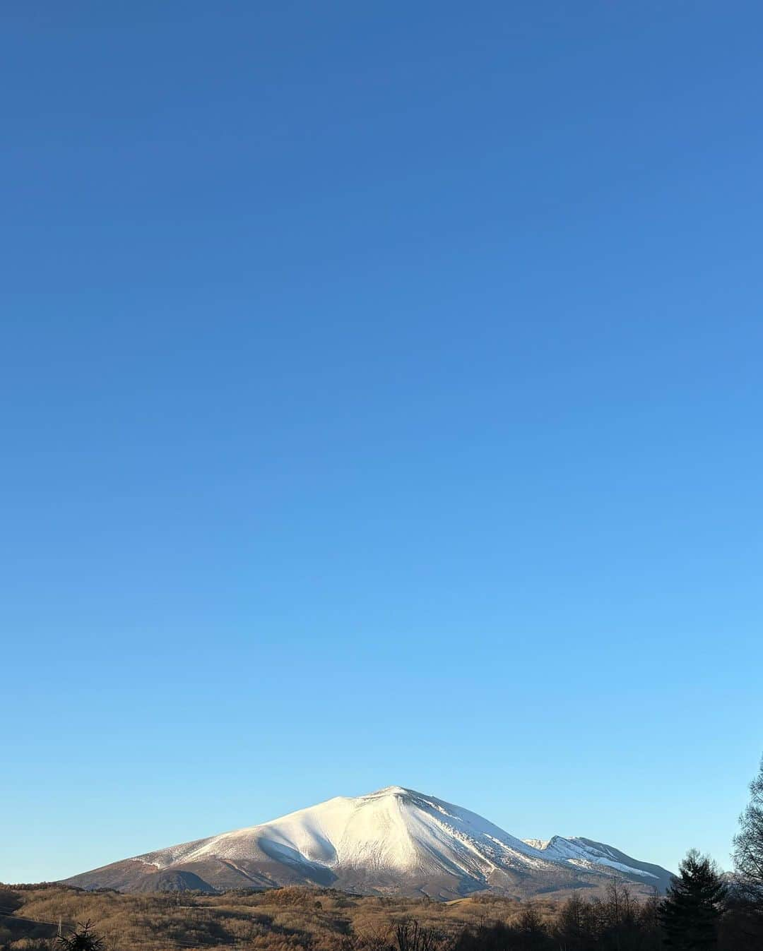 潮田あかりさんのインスタグラム写真 - (潮田あかりInstagram)「どの時間も美しかったなァ⛰️寒いのにベーコンもよく外にでてた🐕🥓☀️」11月21日 18時25分 - ushi_ppp