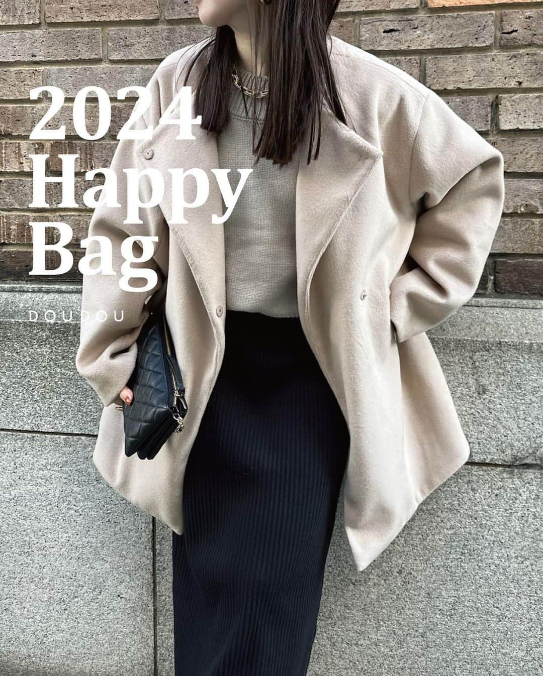 ドゥドゥさんのインスタグラム写真 - (ドゥドゥInstagram)「2024 HAPPY BAG  コート(2種類から選択可能)、ニット、スカート 以上の3アイテムがDouDouオリジナルBAGに入って、 ￥11,000(税込み) で今年も販売いたします！！  今年はコートのカラーが３色に！！  『オフホワイト』、『ベージュ』、『モカ』の いずれかお好きなカラーをお選びいただけます。  パルクローゼットにて11/22 12:00～予約販売スタート。 是非チェックしてみてくださいね。 詳細は　@doudou_pr リンクからご覧くださいませ。  ZOZOTOWNは23日(木曜)12:00〜予約スタートいたします。 . . . . .  #パルクロ福袋2024 #福袋#セットアイテム#着回し#着回しコーデ #骨格ストレート#オトナカジュアル#綺麗目カジュアル#高身長女子#ドゥドゥ_コーデ#トレンドアイテム#ゆるコーデ#おとなかわいい#体型カバーコーデ#楽ちんコーデ#抜け感#お出かけコーデ#zozo#細見え#上品カジュアル#骨格ストレートコーデ#アラサー女子コーデ#大人女子コーデ#コート#アウター#ニットコーデ #タイトスカート#ブーツ #ロンT#オフィスカジュアル」11月22日 8時00分 - doudou_pr